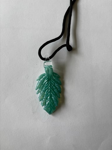 Preview pic of Leaf Pendant