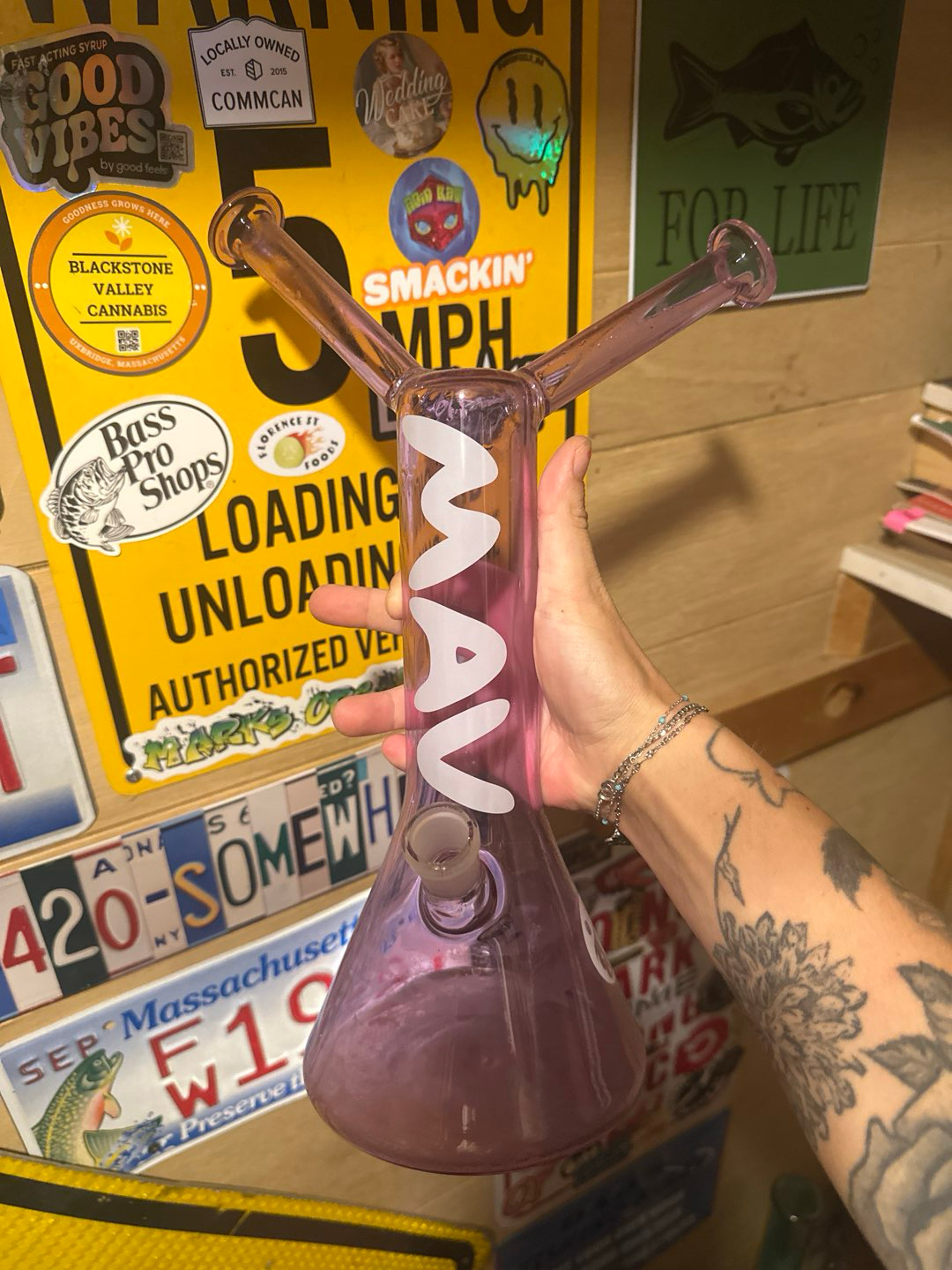 Preview pic of Mav bong