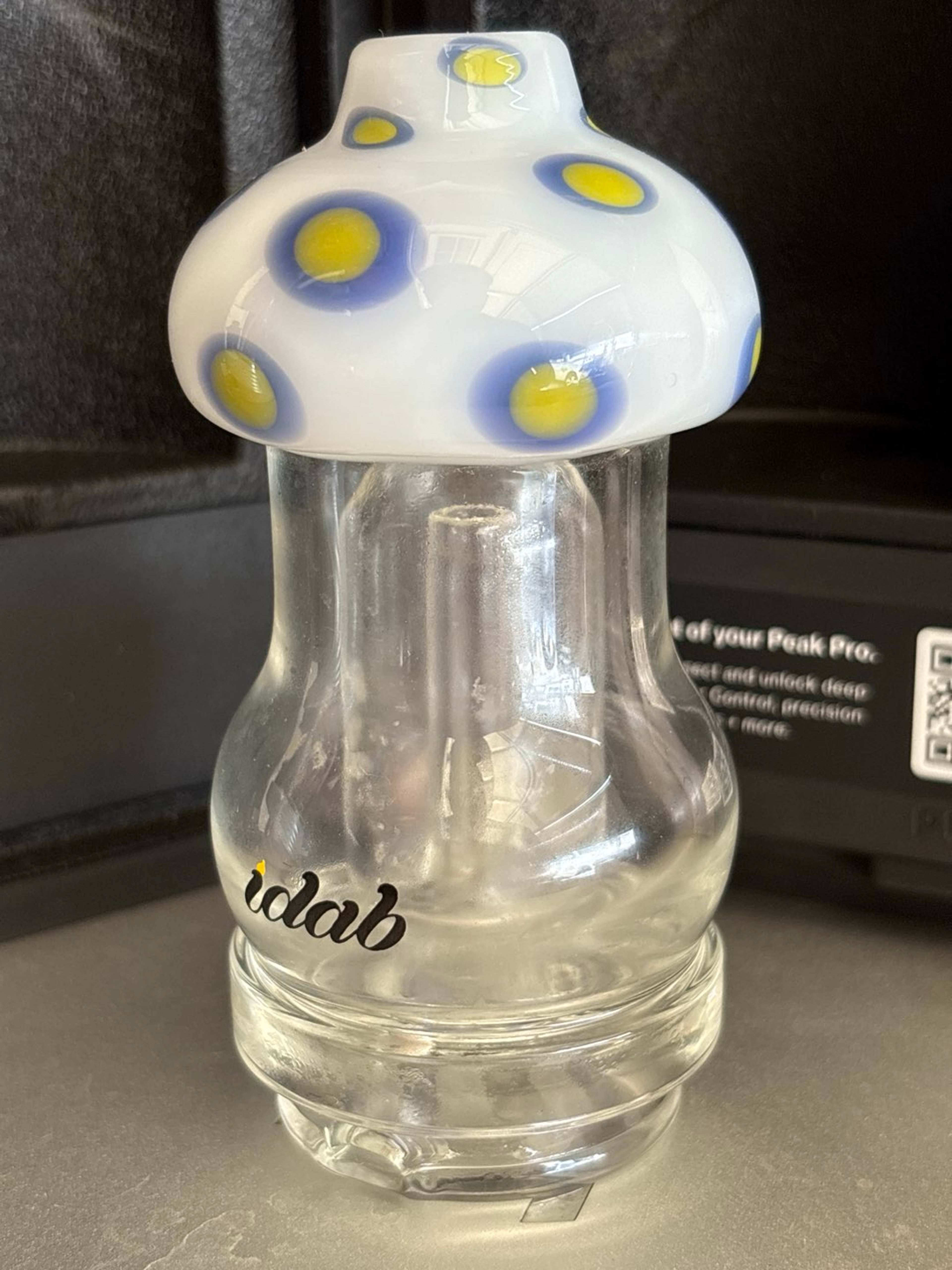 Preview pic of Idab glass mushroom puffco topper