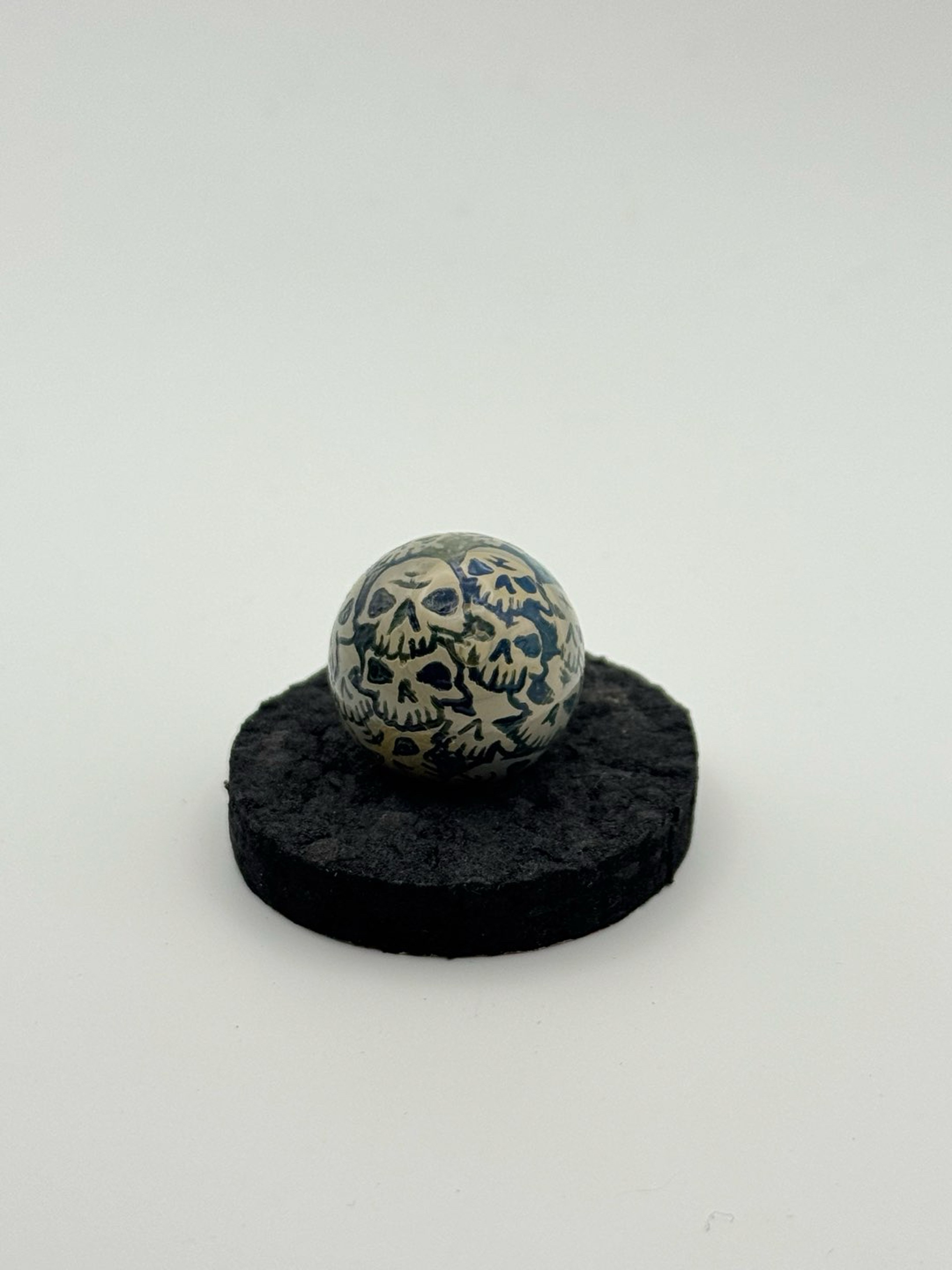 Fully carved skull marble! image 0