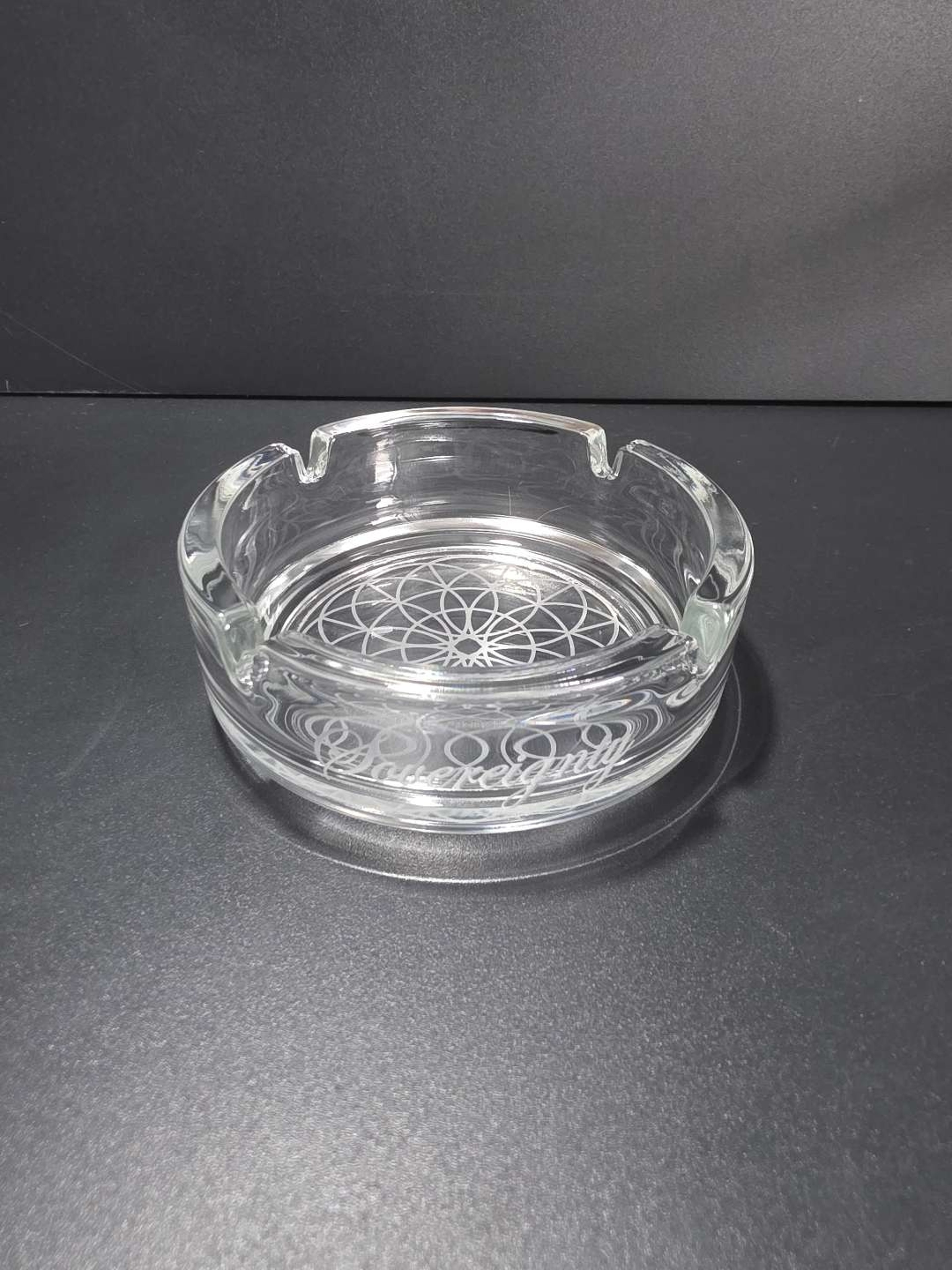 Ashtray image 0