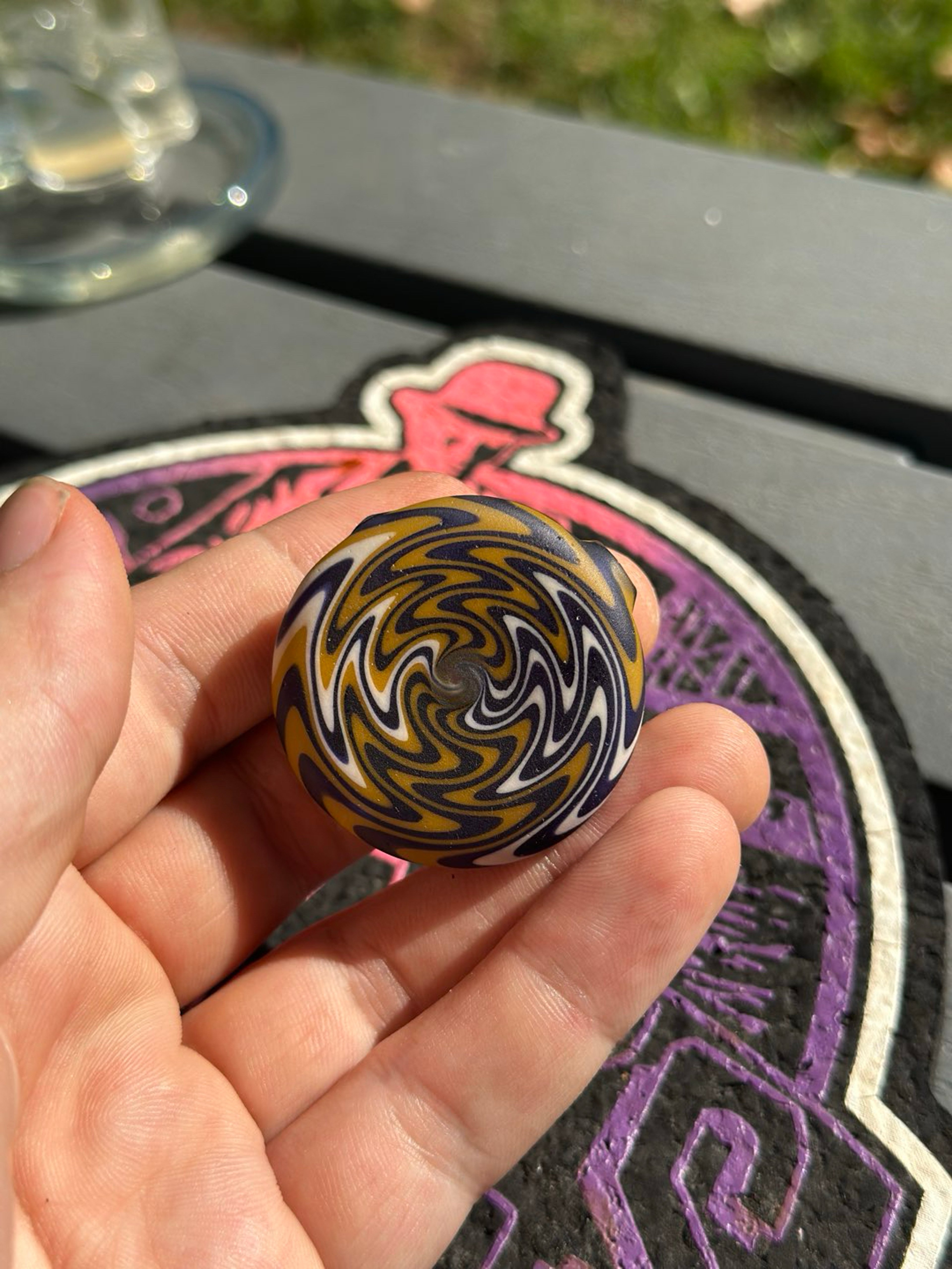 Preview pic of ArrowLyn Glass wig wag pendant