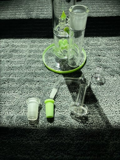 Preview pic of Midnight glass dab rig bong
