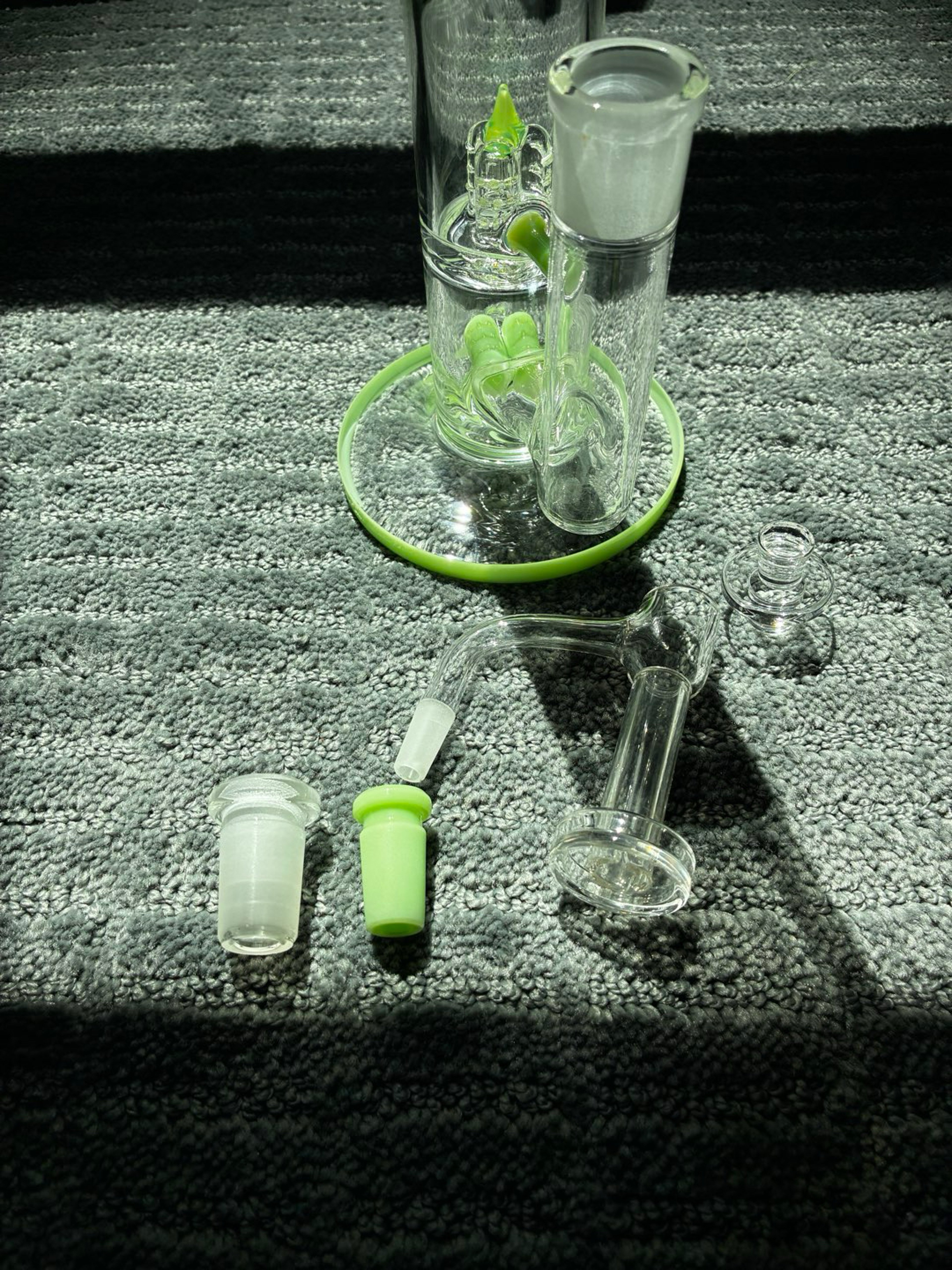 Preview pic of Midnight glass dab rig bong