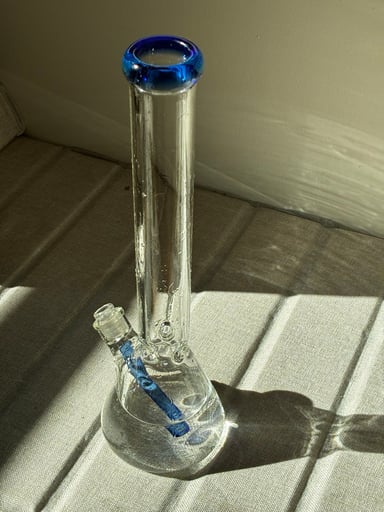 Preview pic of Beaker bong blue accent
