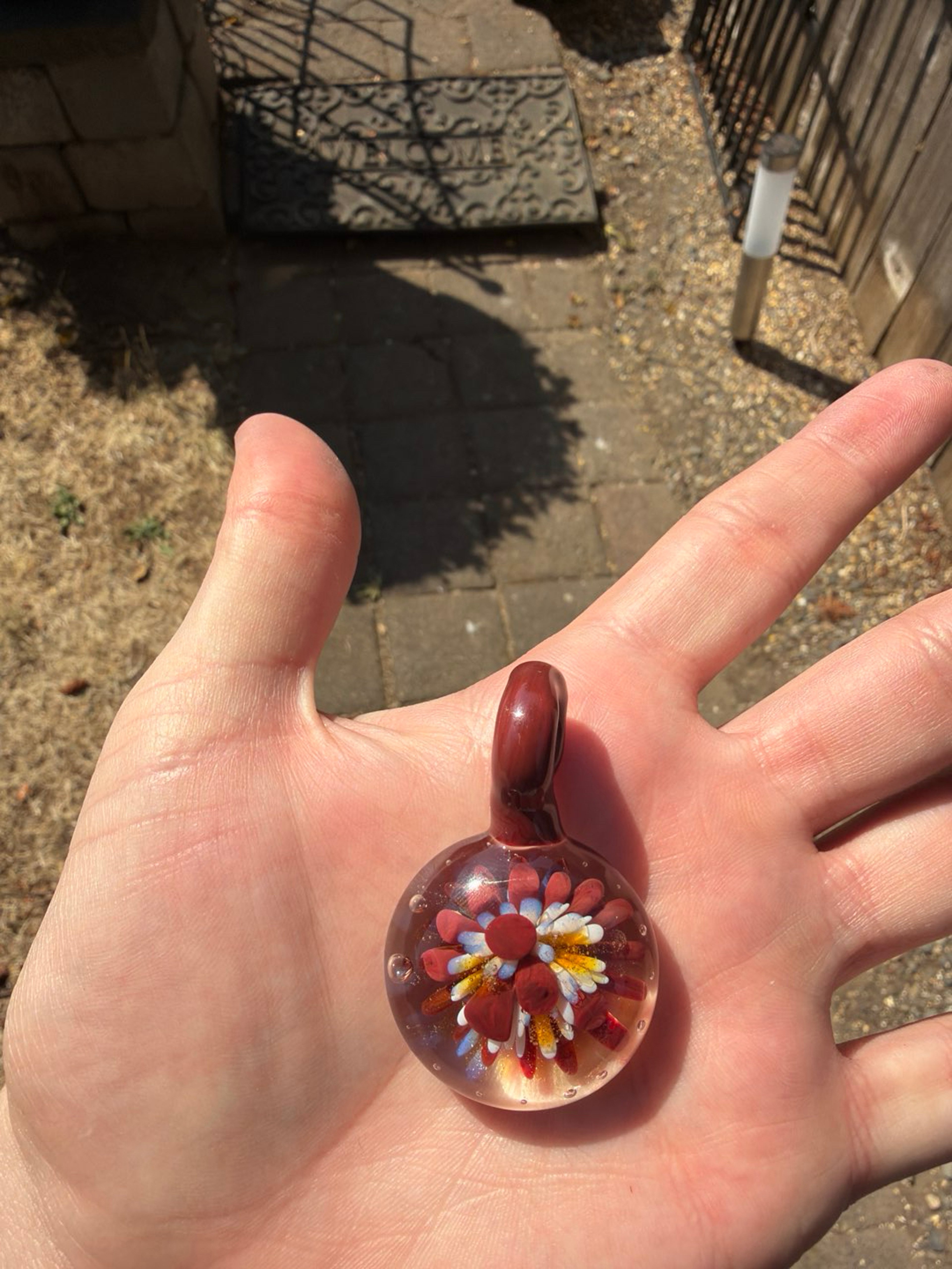 Preview pic of Glass flower pendant