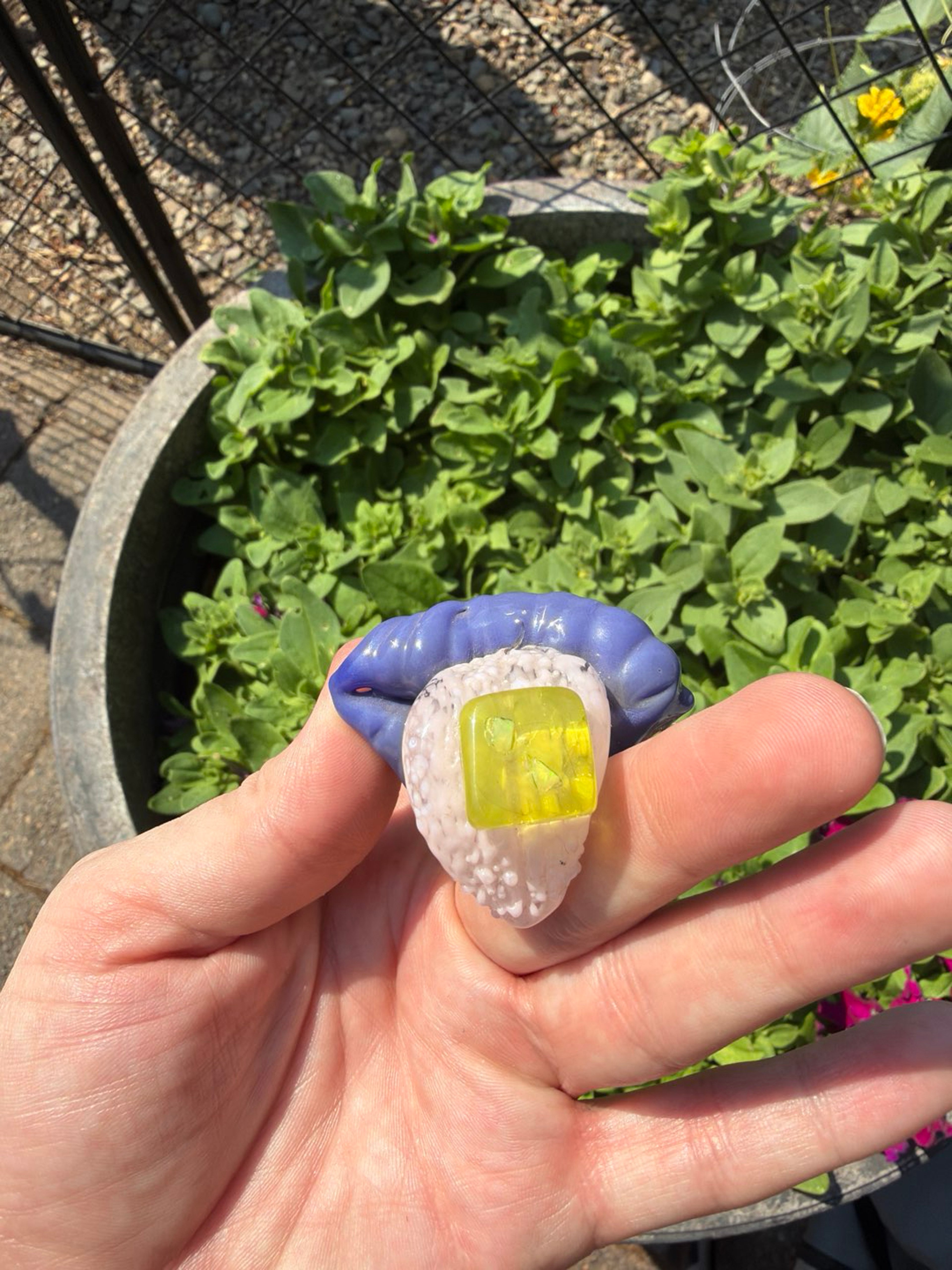 Preview pic of Illuminati Acid opal tongue UV pendant