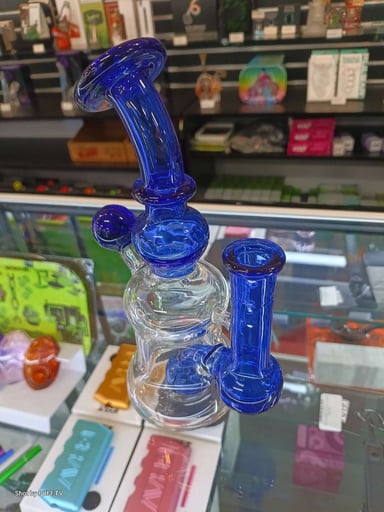 Preview pic of Sika glass hand blown rig never used about 8in tall