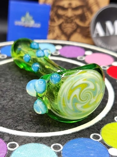 Preview pic of Spotted Rhino spoon pipe NR!