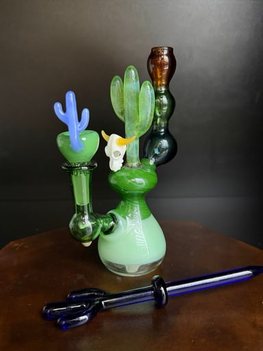 Preview pic of Cal Smith mini rig w/ bowl piece & tool