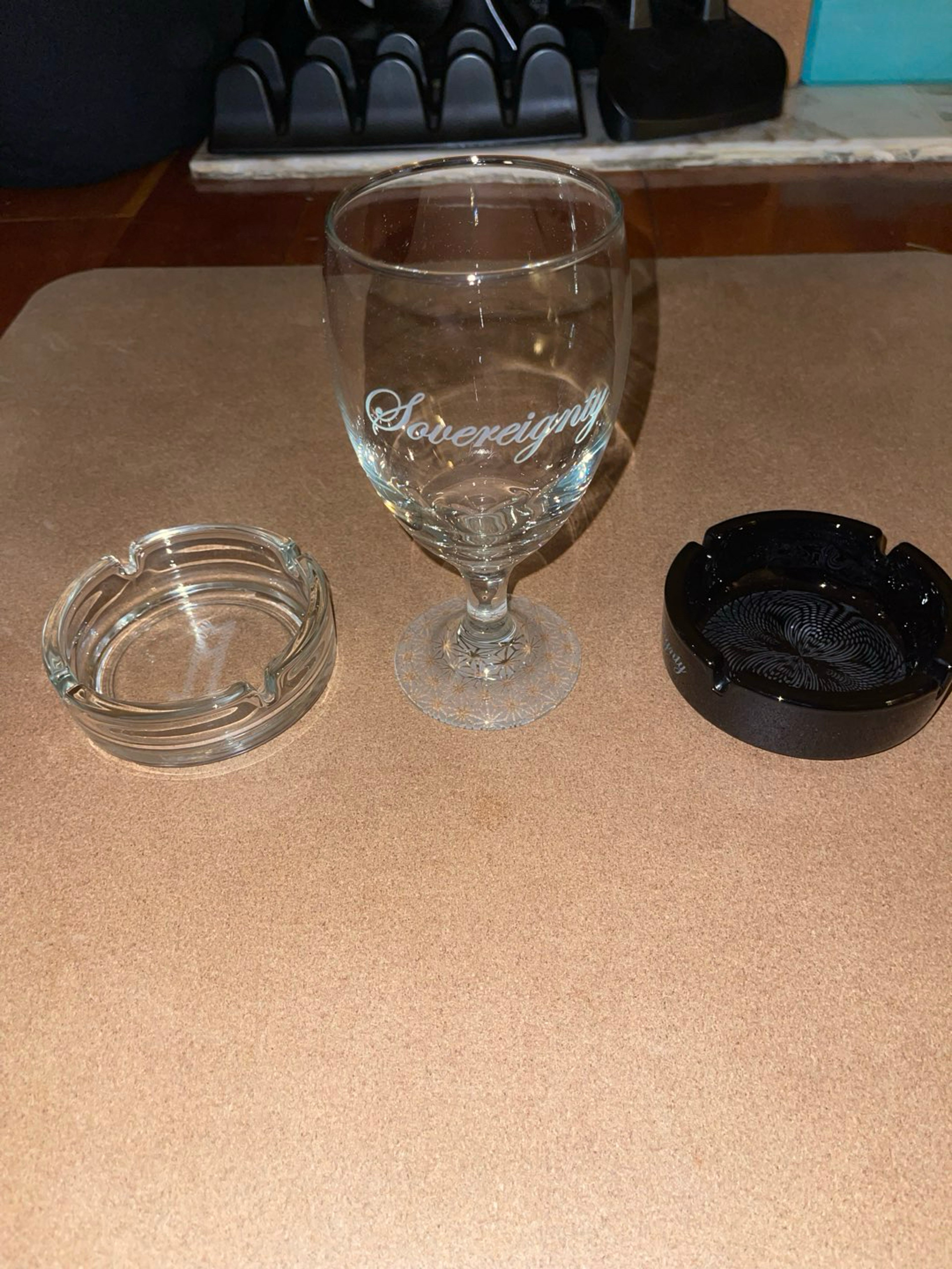 Preview pic of Sovereignty Glass Patterned cup + 2 Ashtrays