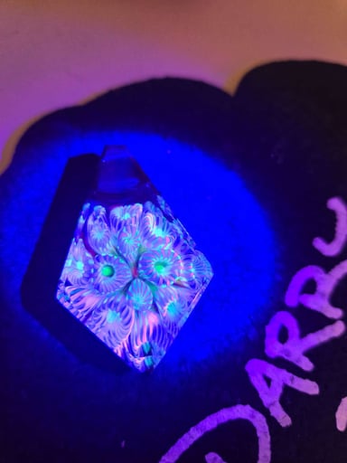 Preview pic of GLASSBYKERI x VetorriGlass collab pendant