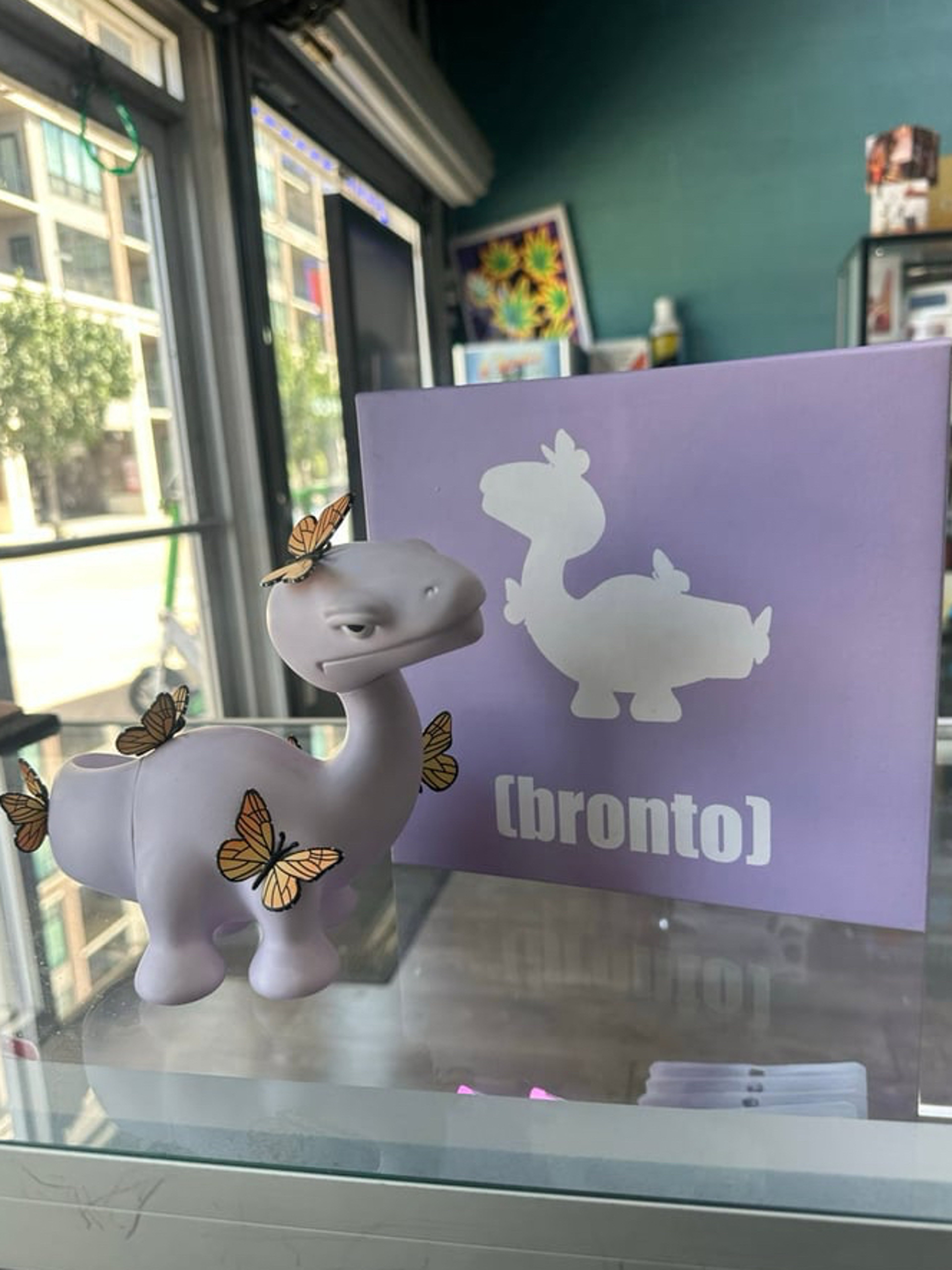 Preview pic of ELBO x Felt butterfly vinyl Bronto