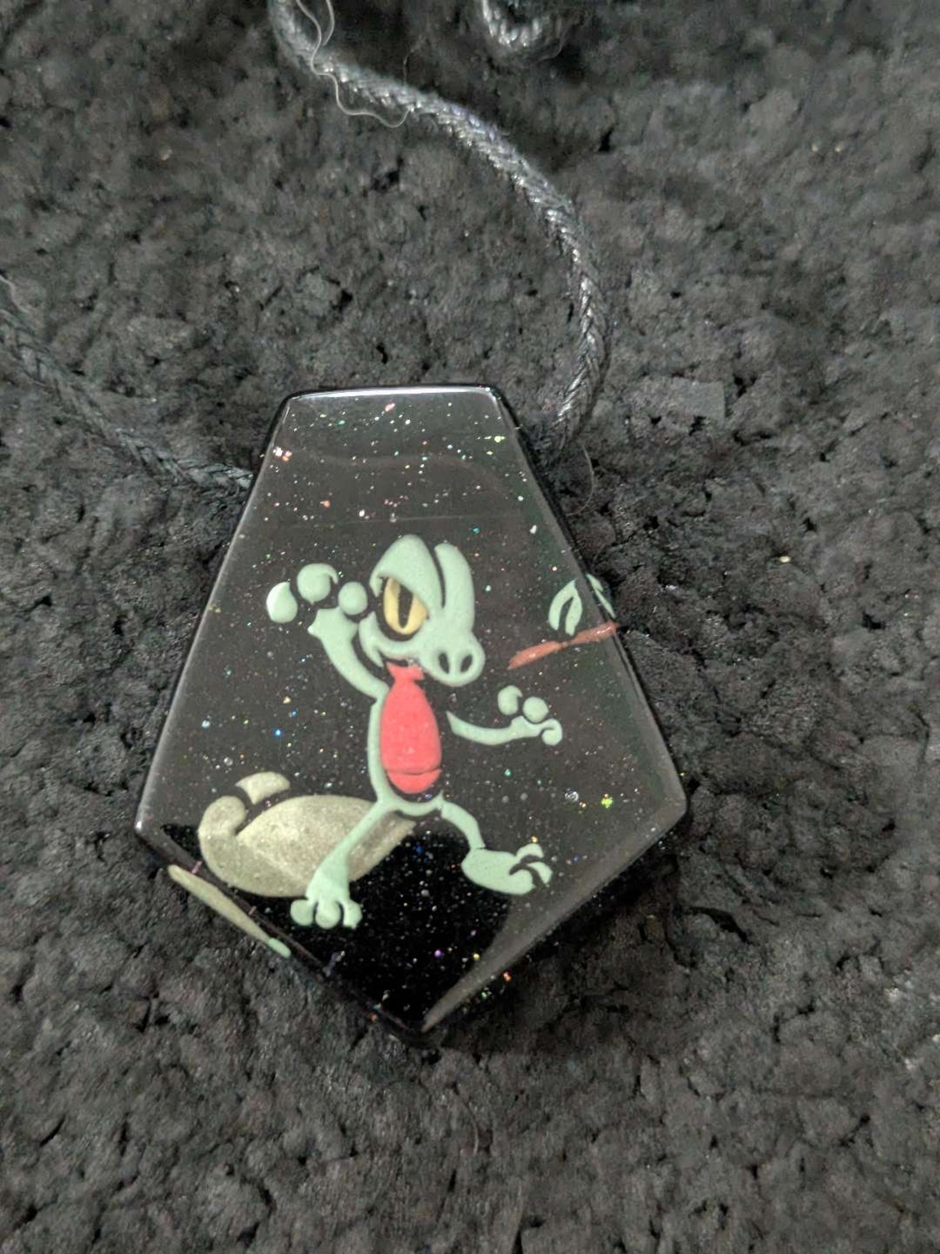 Preview pic of Treecko UV glow Pendant