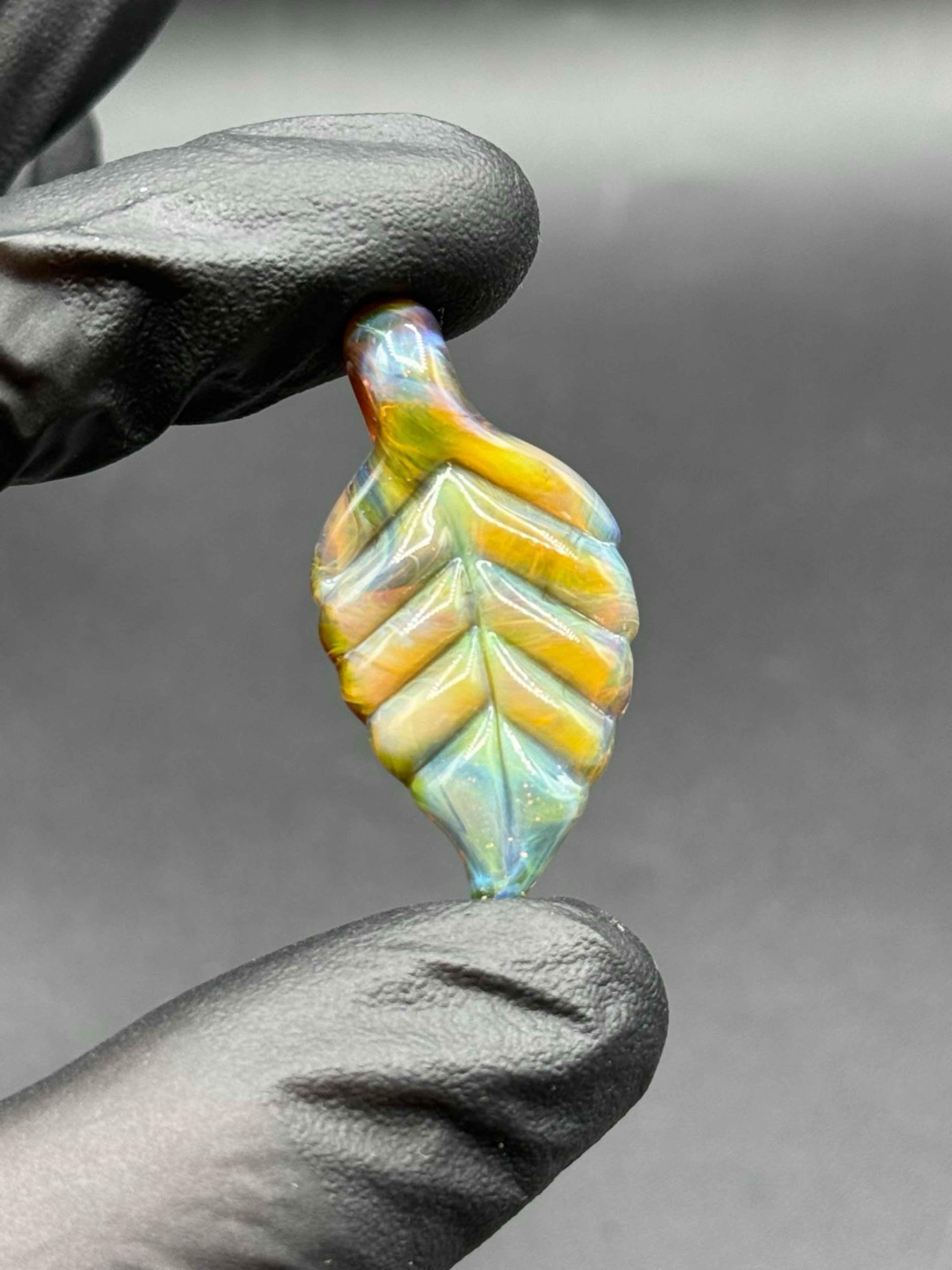 Preview pic of Leaf pendant