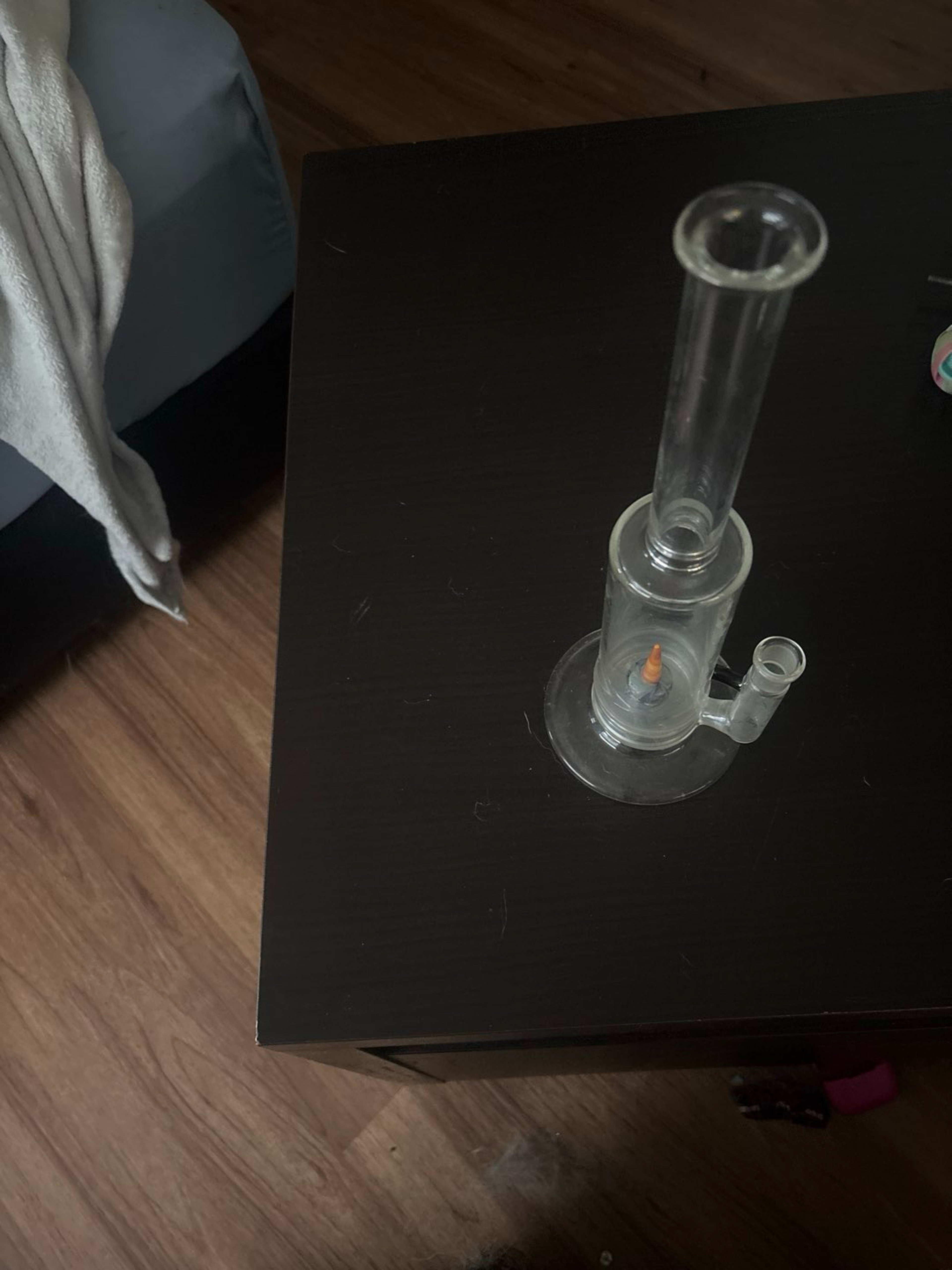 Preview pic of Clear glass rig with colored perc at bottom