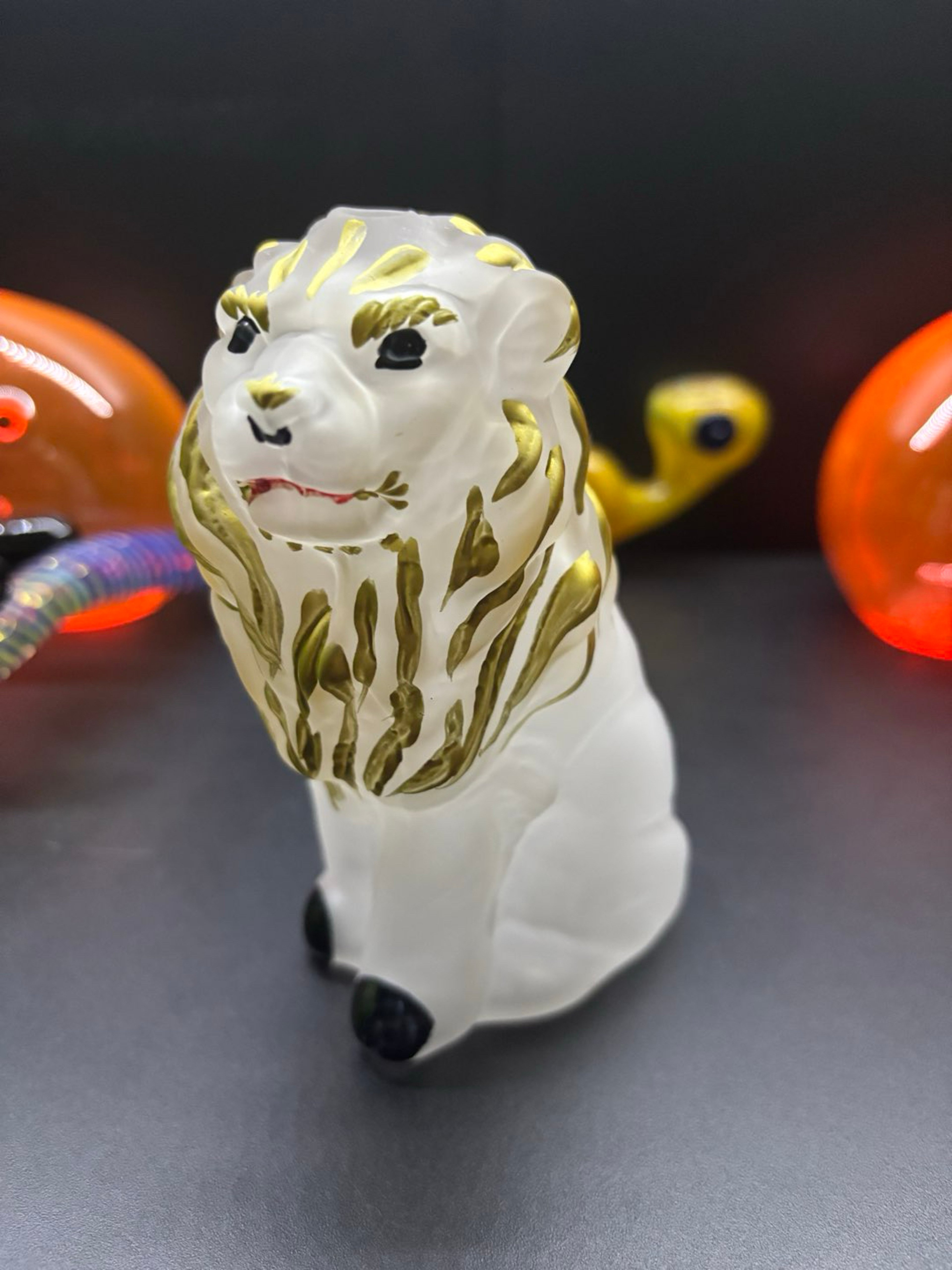 Preview pic of White Frosted Lion Pipe