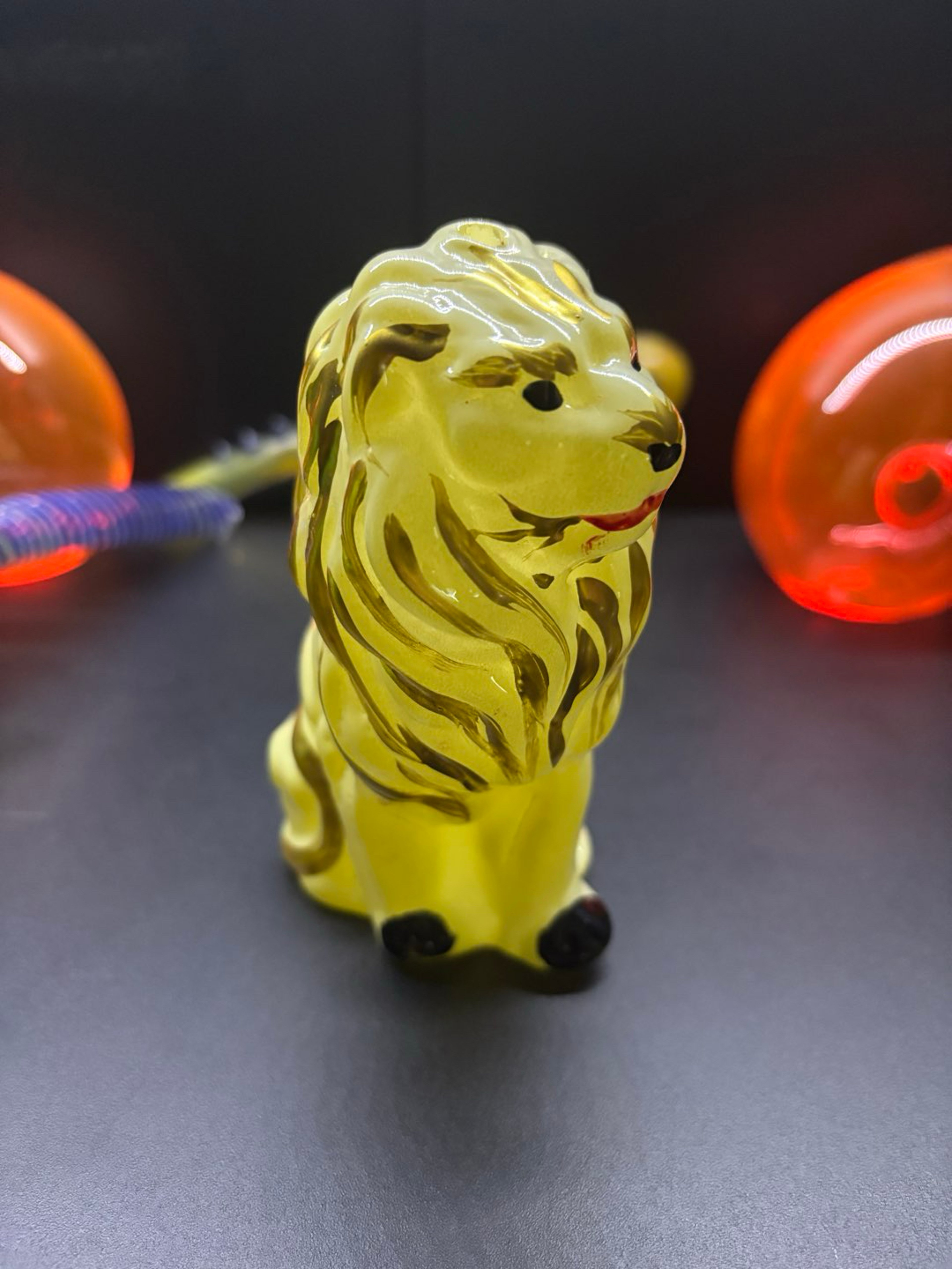 Preview pic of Yellow glass Lion Pipe