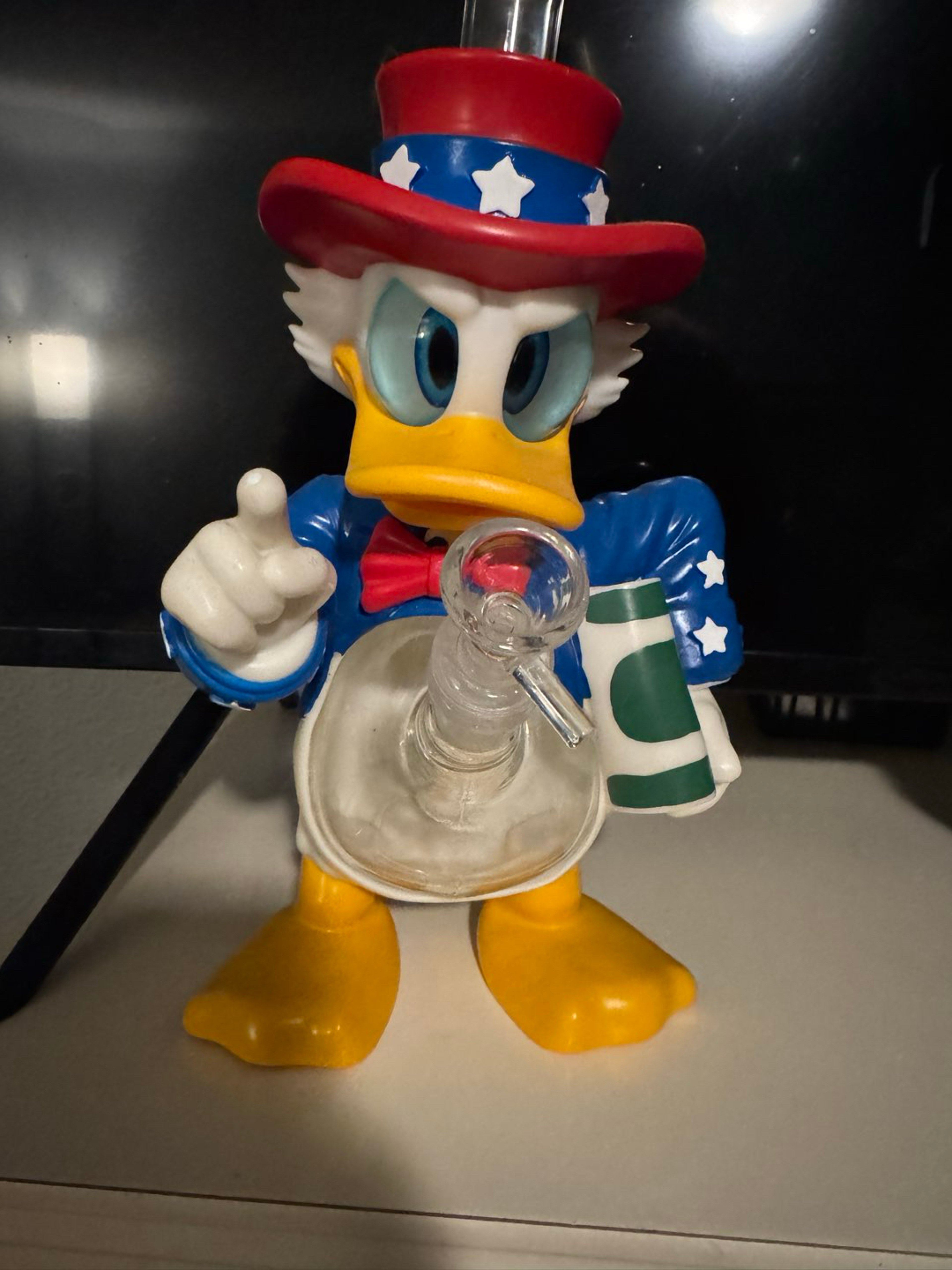 Preview pic of 11-inch patriotic duck-themed water pipe-uncle Quacker