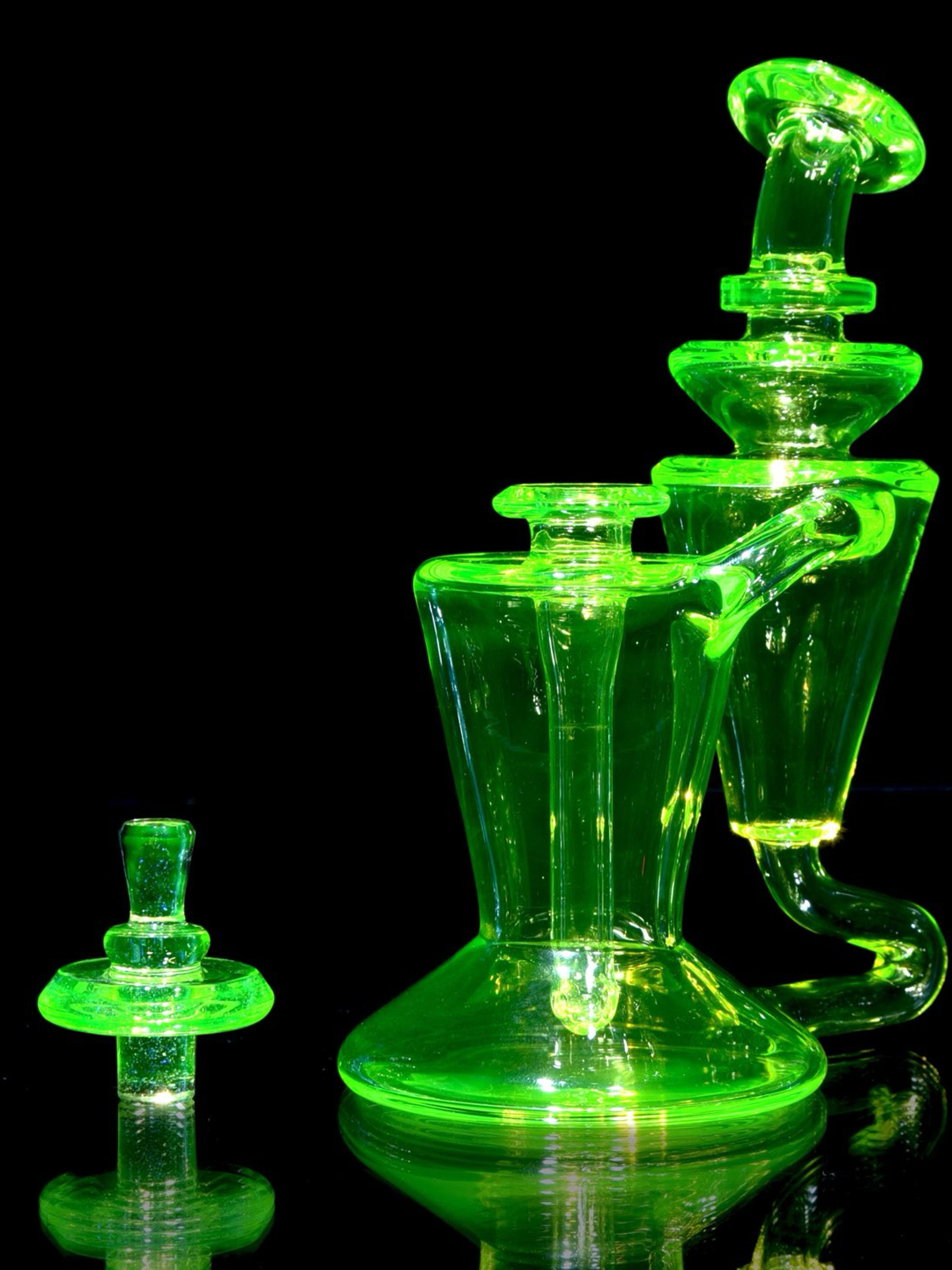 Preview pic of Capt’n Cronic - UV Reactive Classic Single-uptake Floating RBR-style Recycler w/ Blender Cap - Ion - 10mm Female