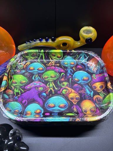 Preview pic of 7” x 5 1/2” Neon Aliens Tray