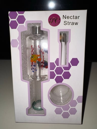 Preview pic of 3D Glass Art Nectar straw with inside design