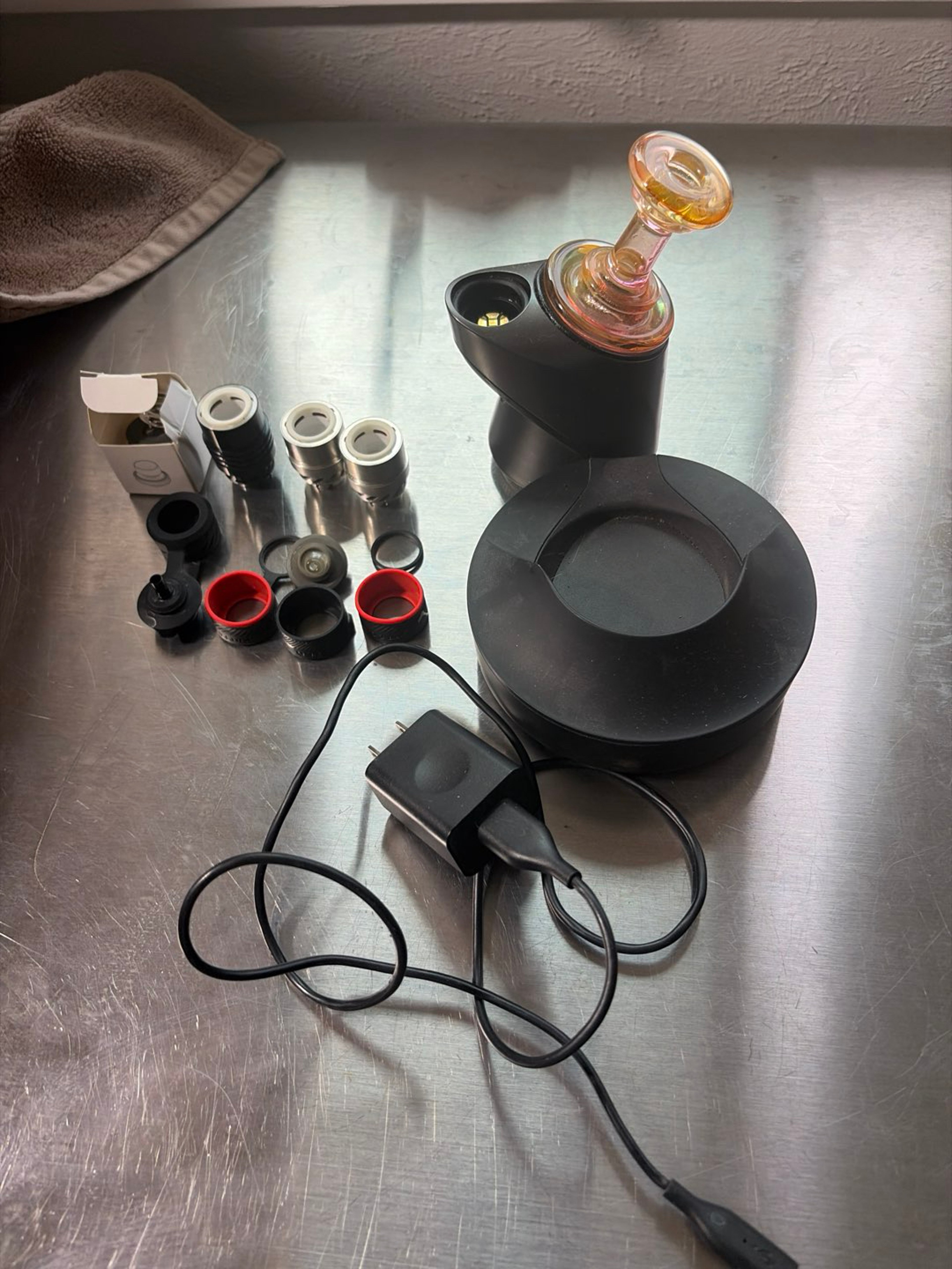 Preview pic of Puffco peak pro with heady dry top, 3dxl (new), 2 regular atomizers, 2 ball caps (1 new in box), wireless charging base