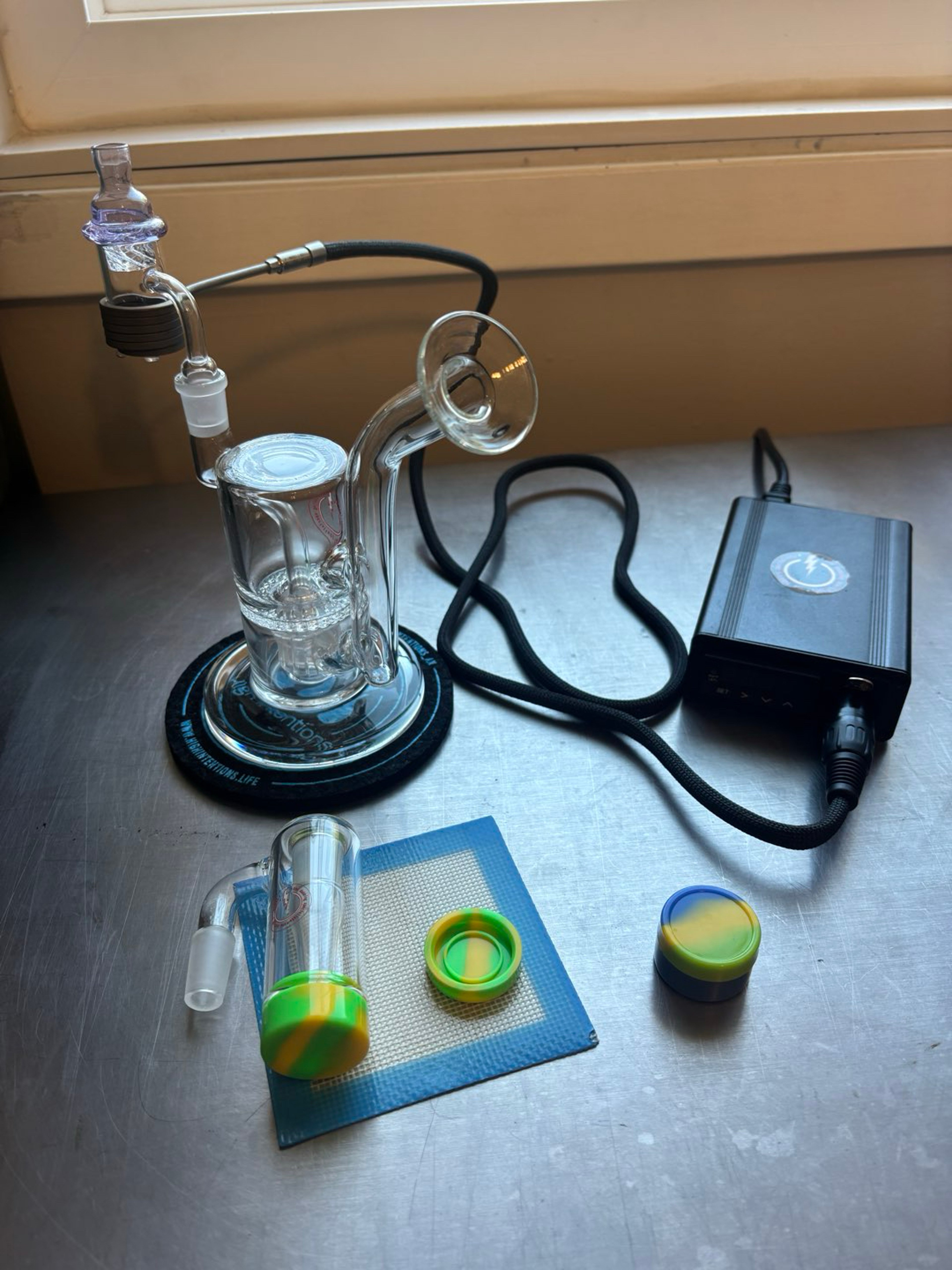 Preview pic of Complete E Nail bubbler kit! Mini Bubbler, resin catch, temp control unit.