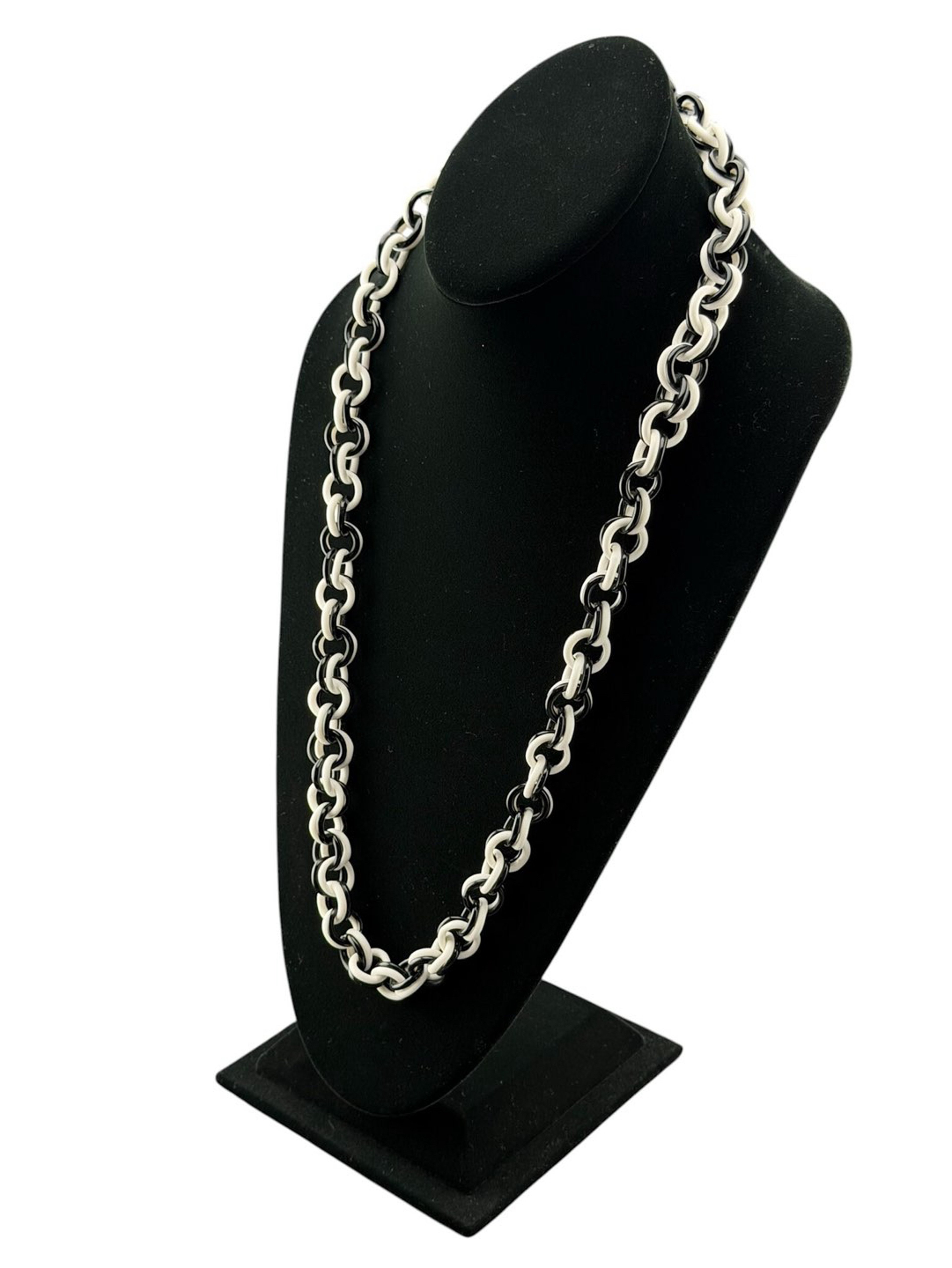 Preview pic of Brand New Black And White Glass Chain Link Necklace