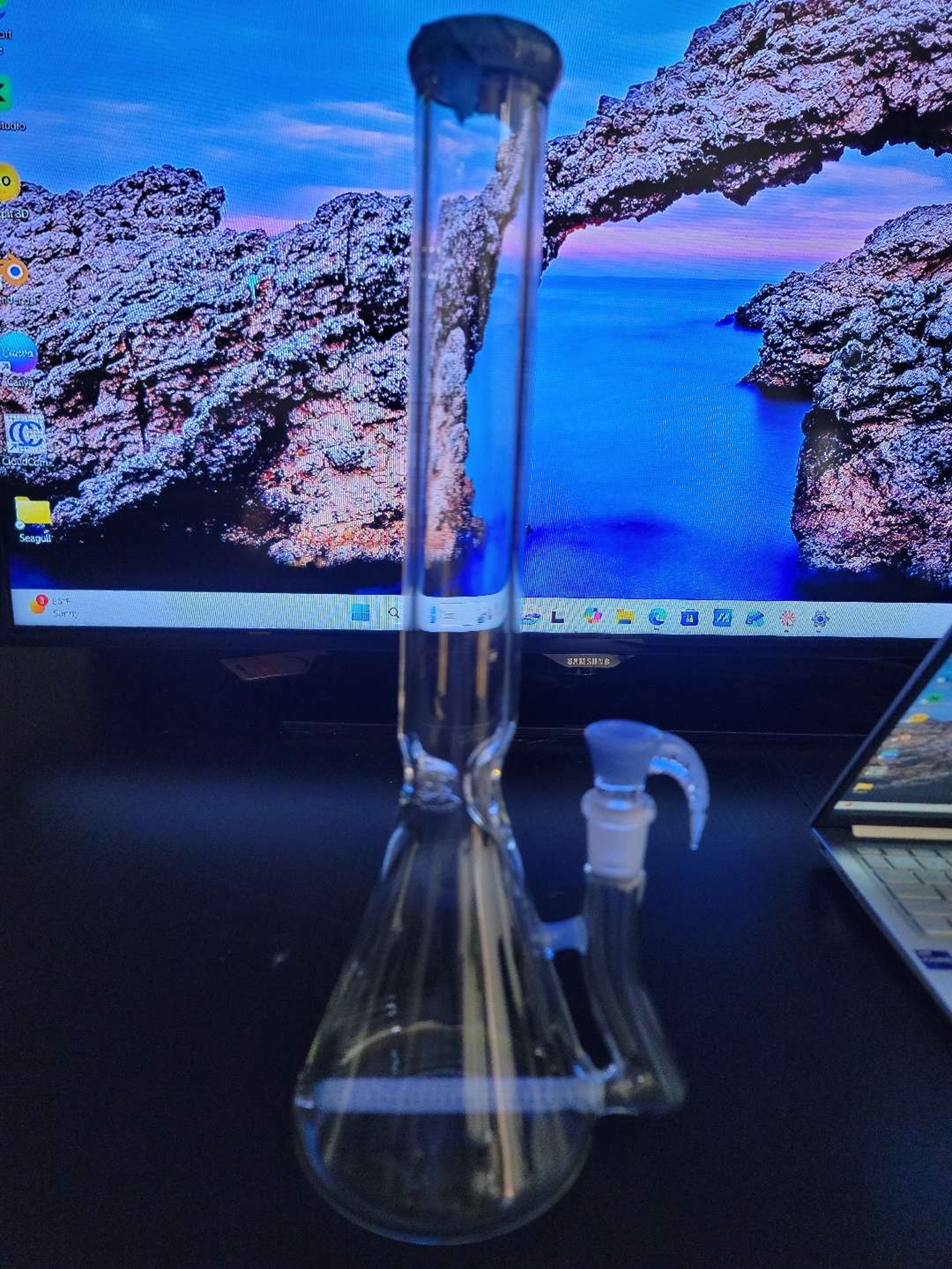 2k glass art inline color  beaker image 0