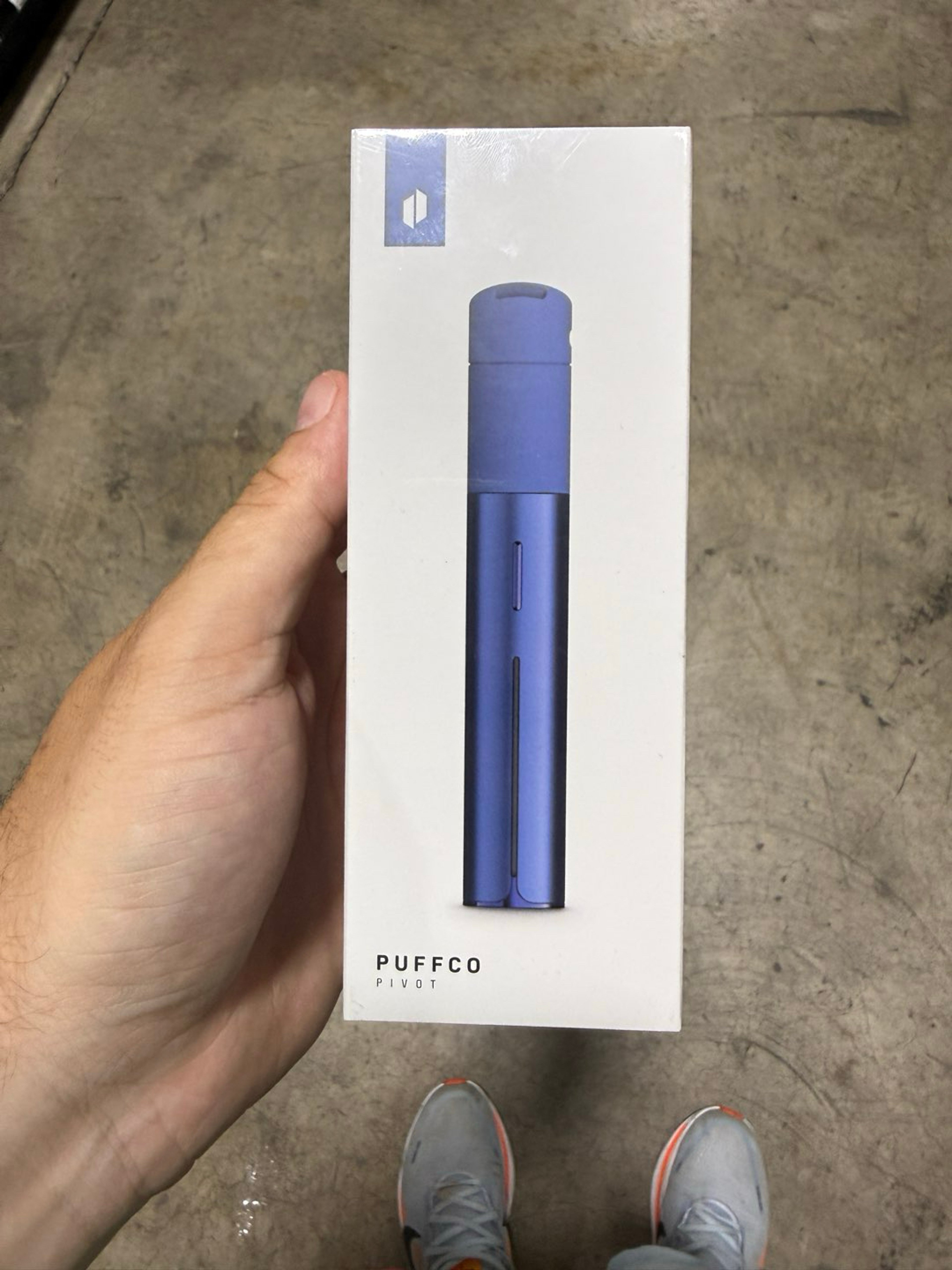 Preview pic of Puffco pivot Sapphire 👉 brand new