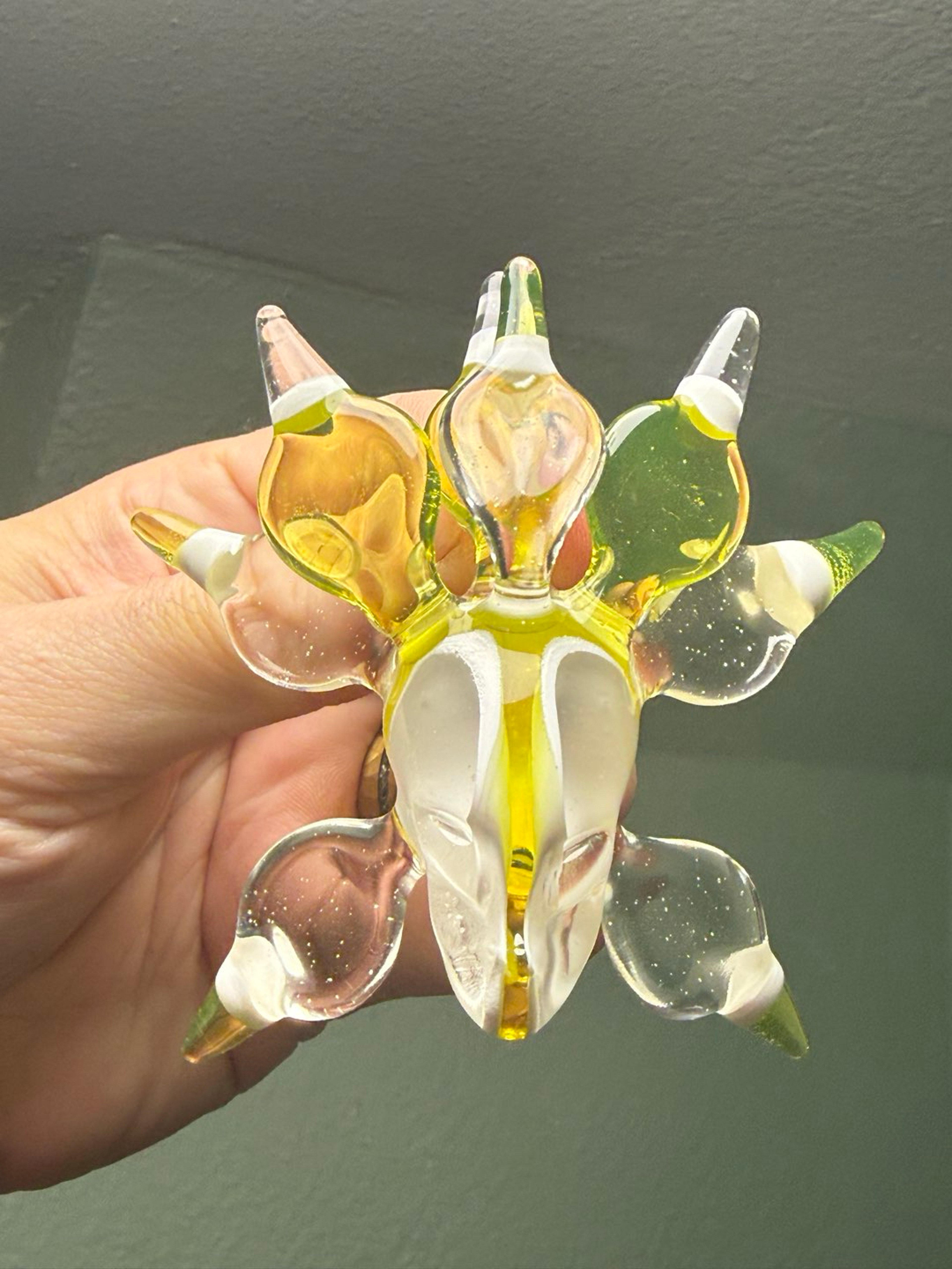 Preview pic of Indo Glass UV pendant