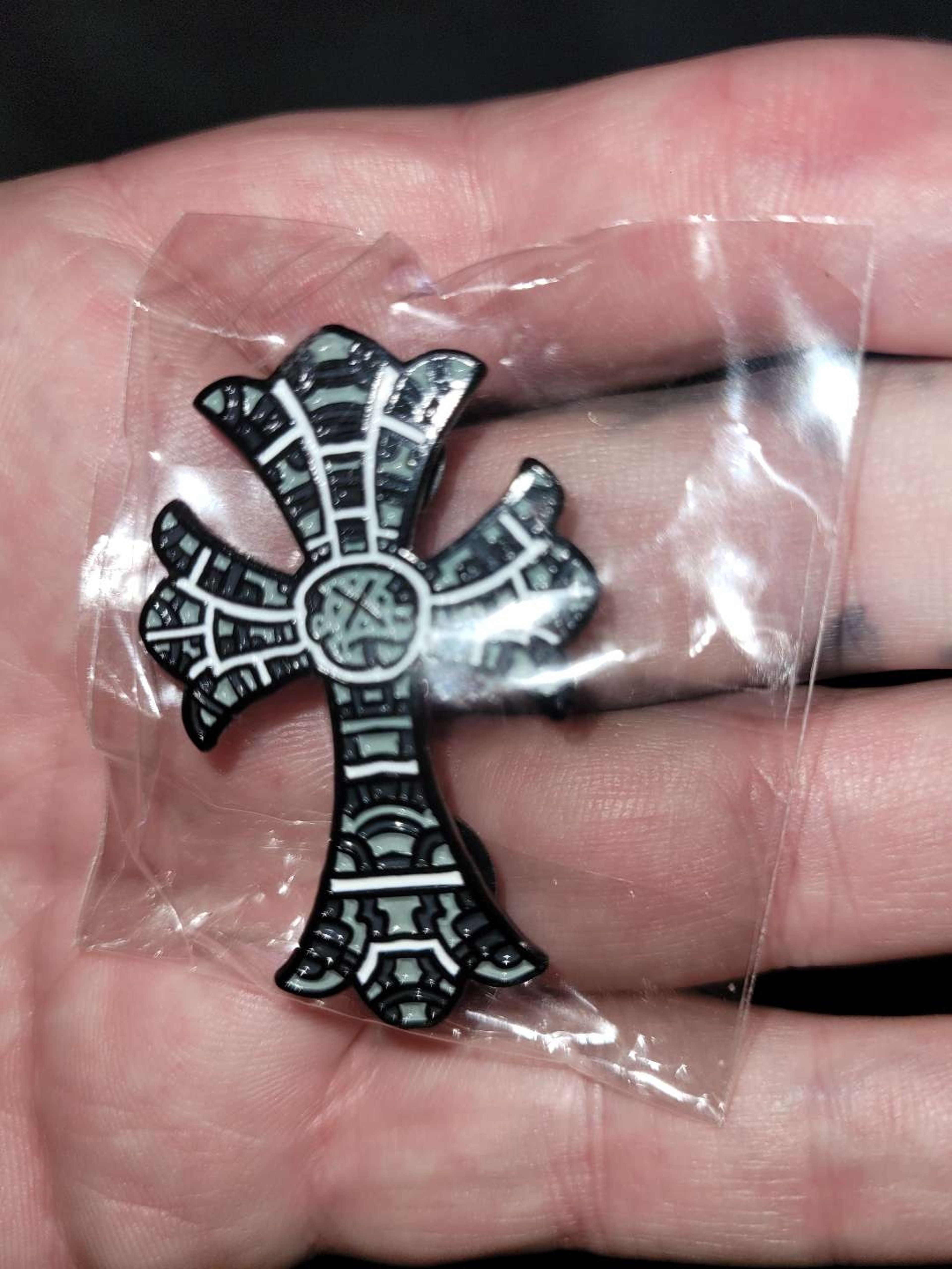 Preview pic of Ben Focus "Chrome Focus" Hat Pin