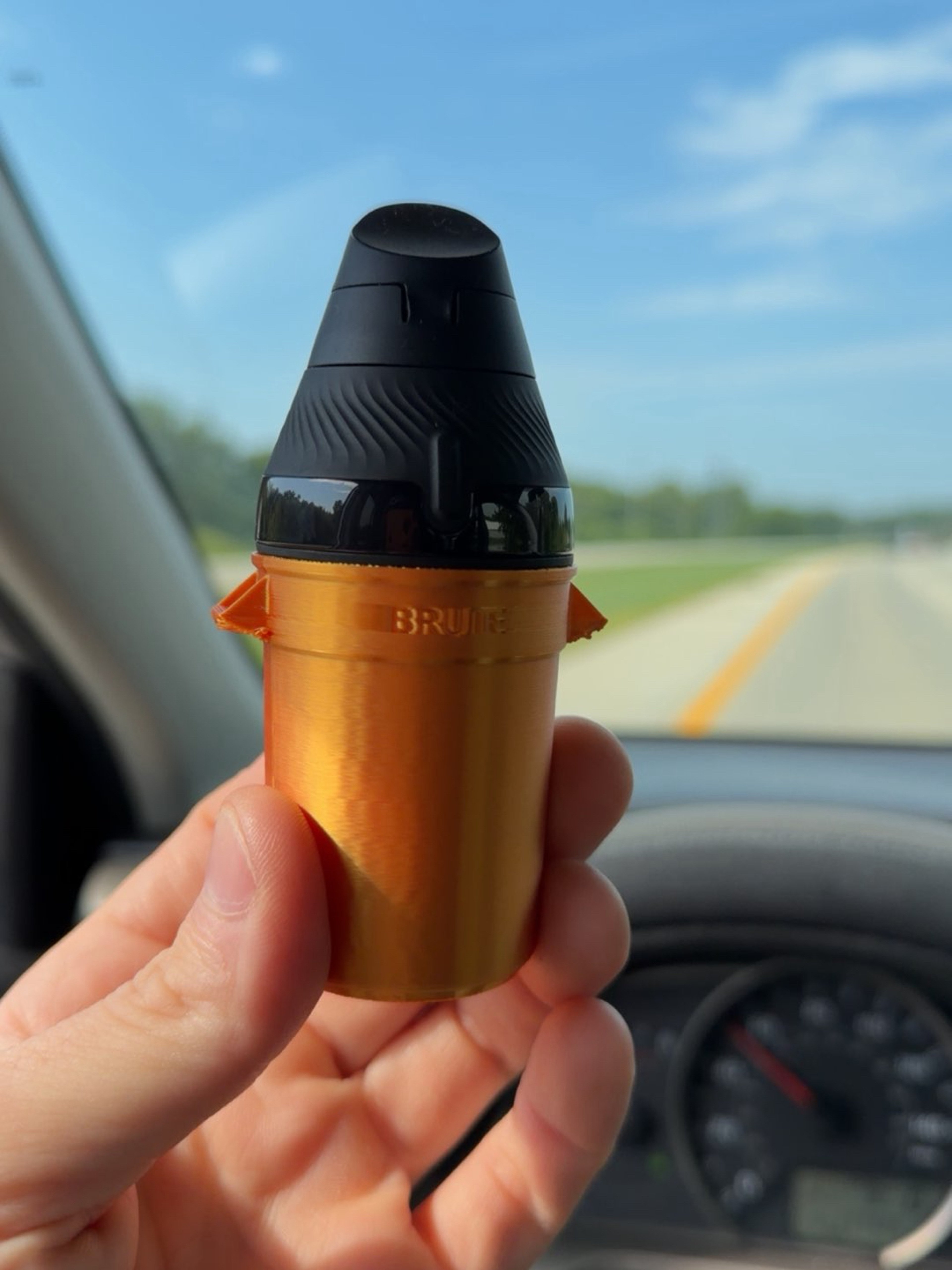 Preview pic of Gold trash can