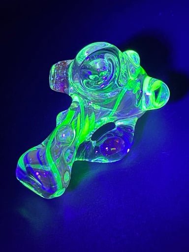 Preview pic of UV Pocket Heady, color changer with large gilson opal and lots of opal dust