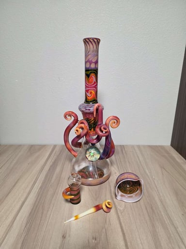 Preview pic of Old school Taylor Sims wigwag worked bong