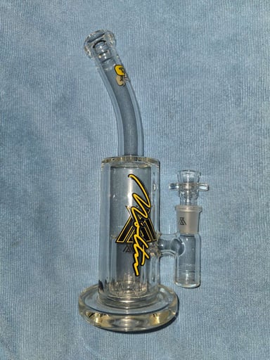 Preview pic of Moltn glass can perc rig