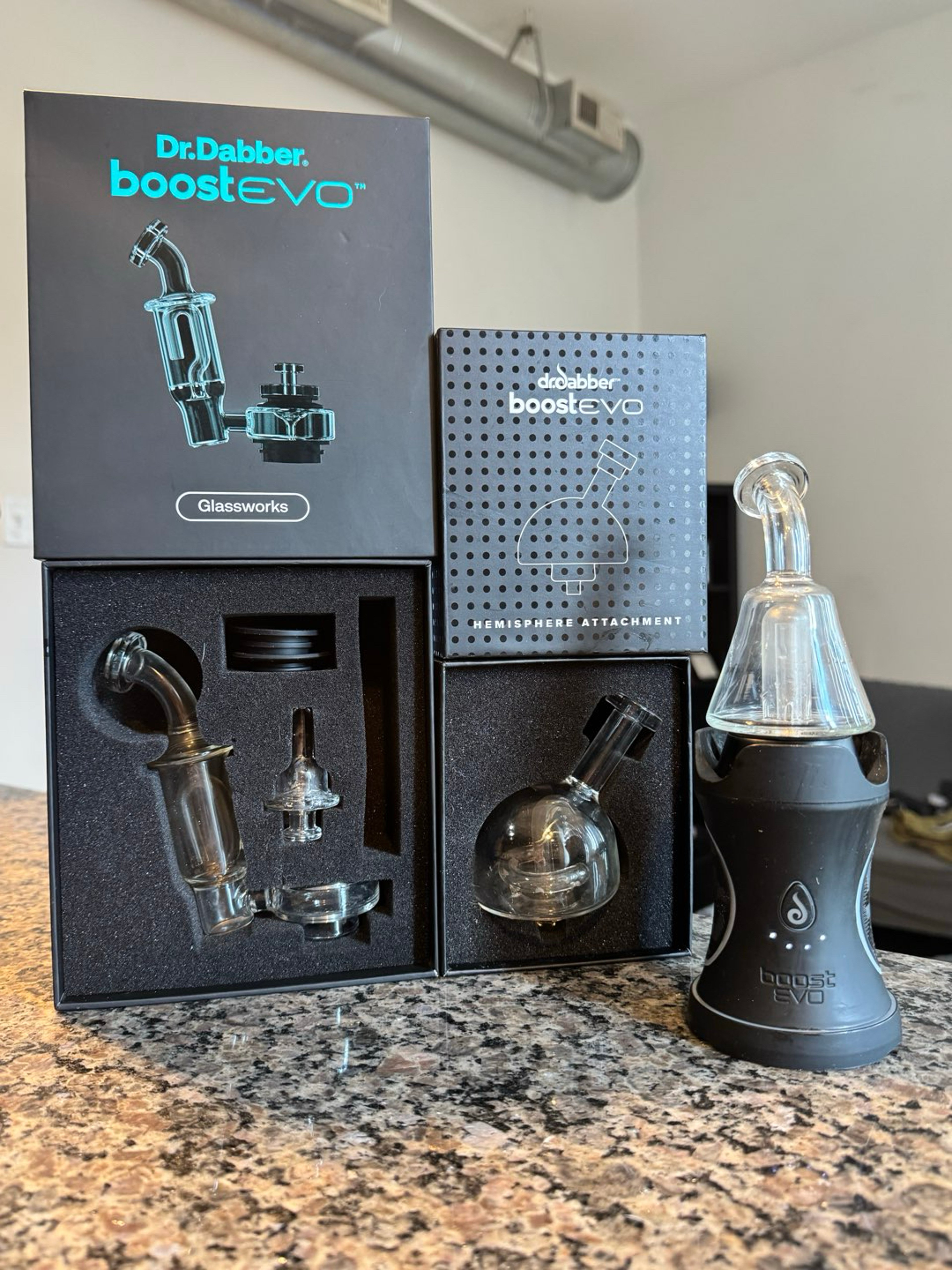 Dr. Dabber Boost Evo w/ Accesories image 0