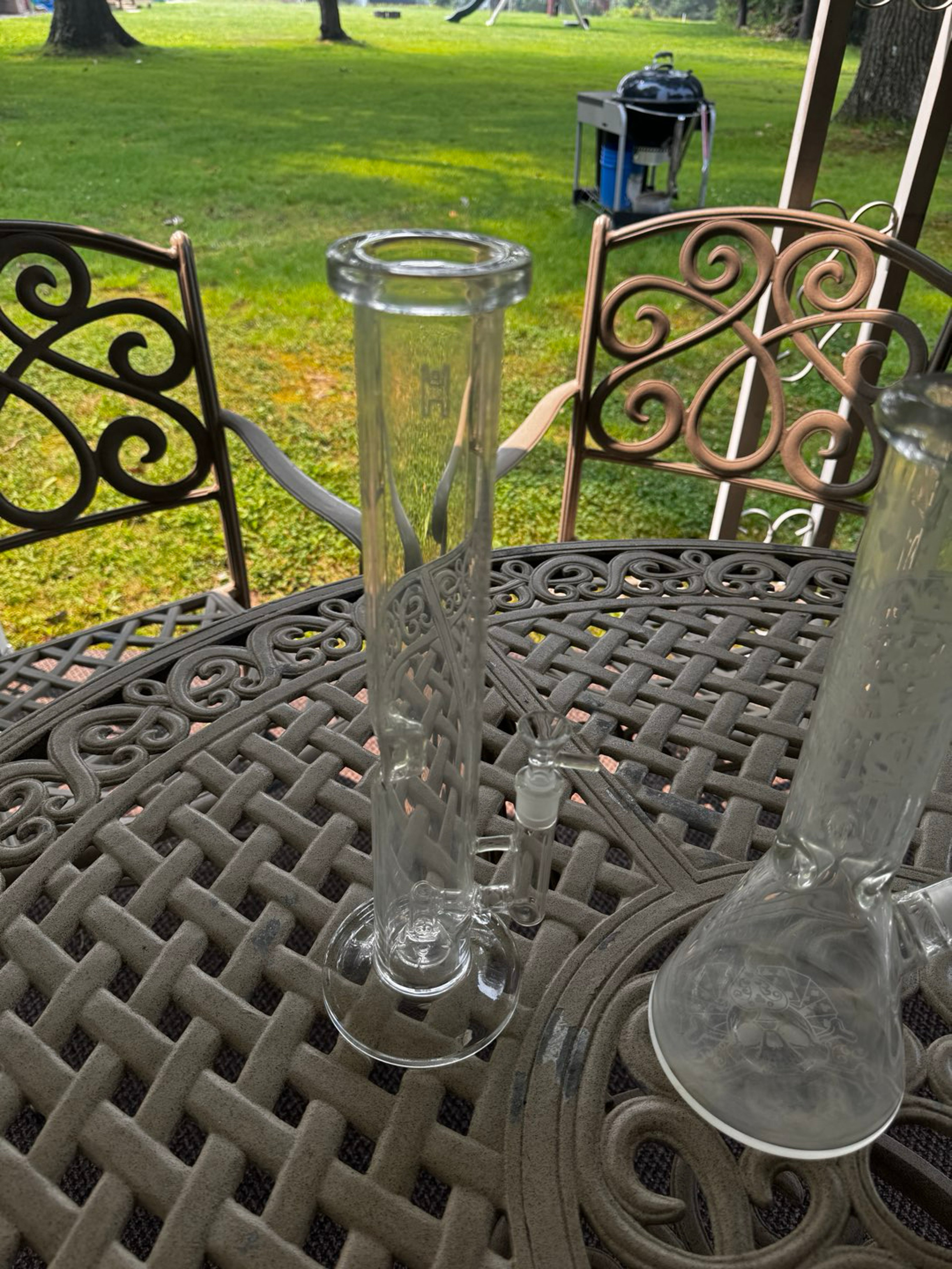 Preview pic of Human Grade vertical bong