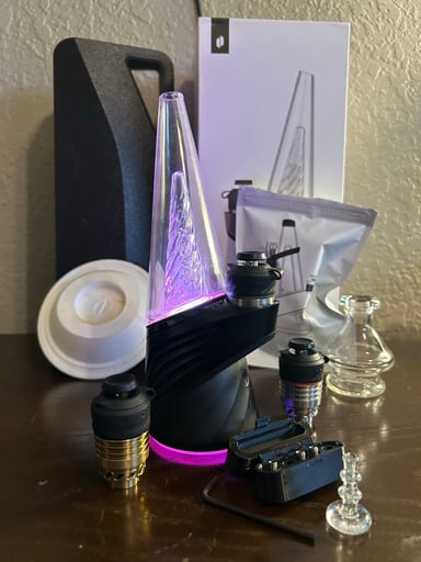 Preview pic of Puffco Peak Pro 3DXL with accessories