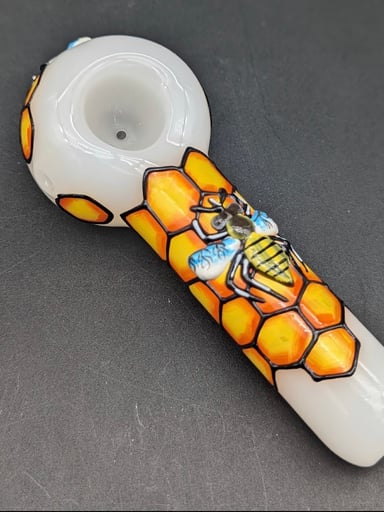 Preview pic of 5" 3D Honeycomb Bee Hand Pipe