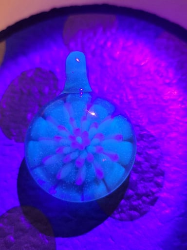 Preview pic of UV REACTIVE glassbykeri pendant