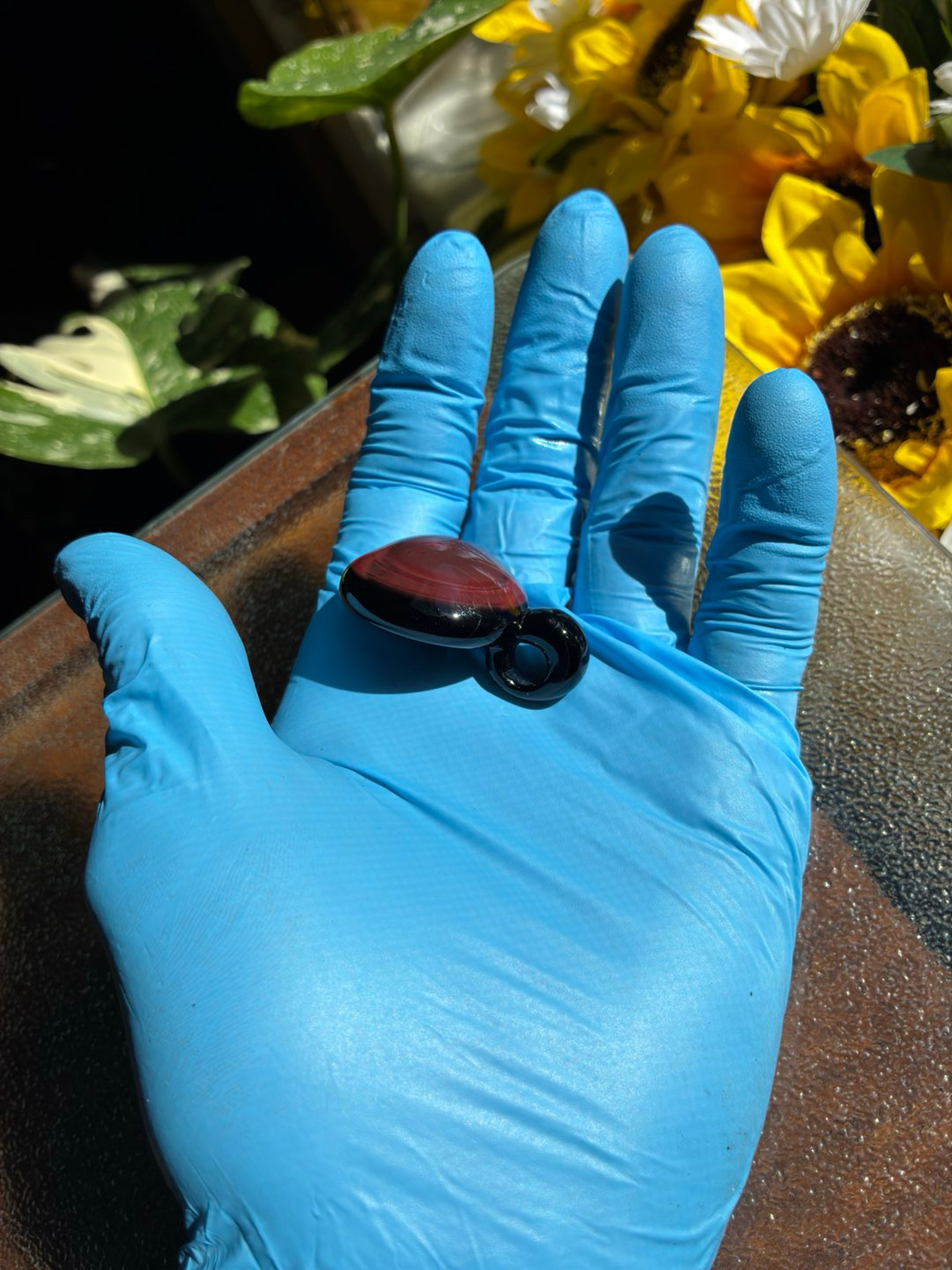 Preview pic of Solid pendant red on back