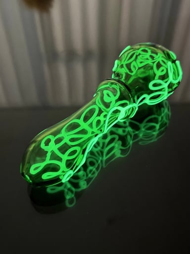 Preview pic of Green GLOW in the dark pipe