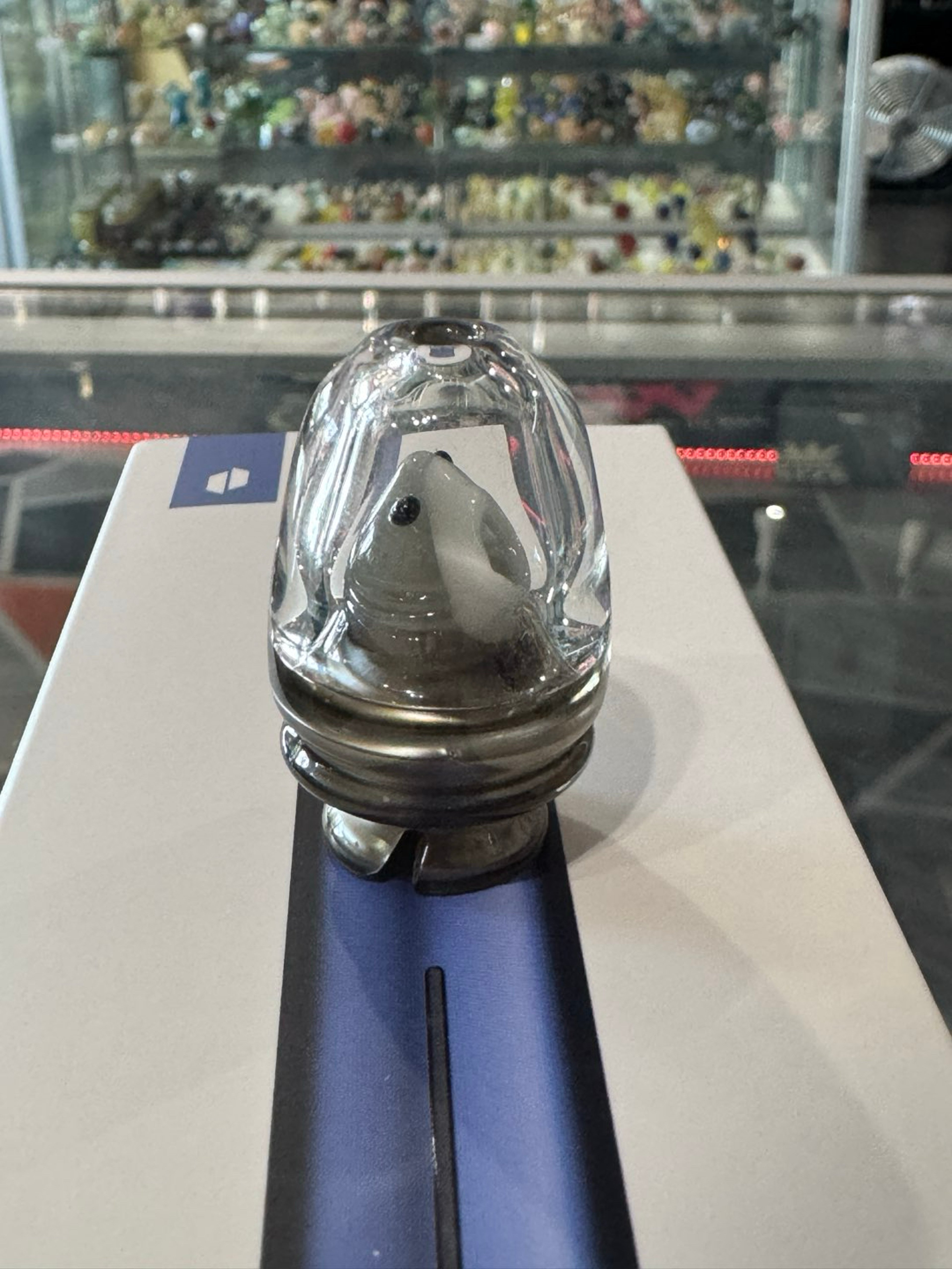 Preview pic of Sweers Glass Shark Pivot Top