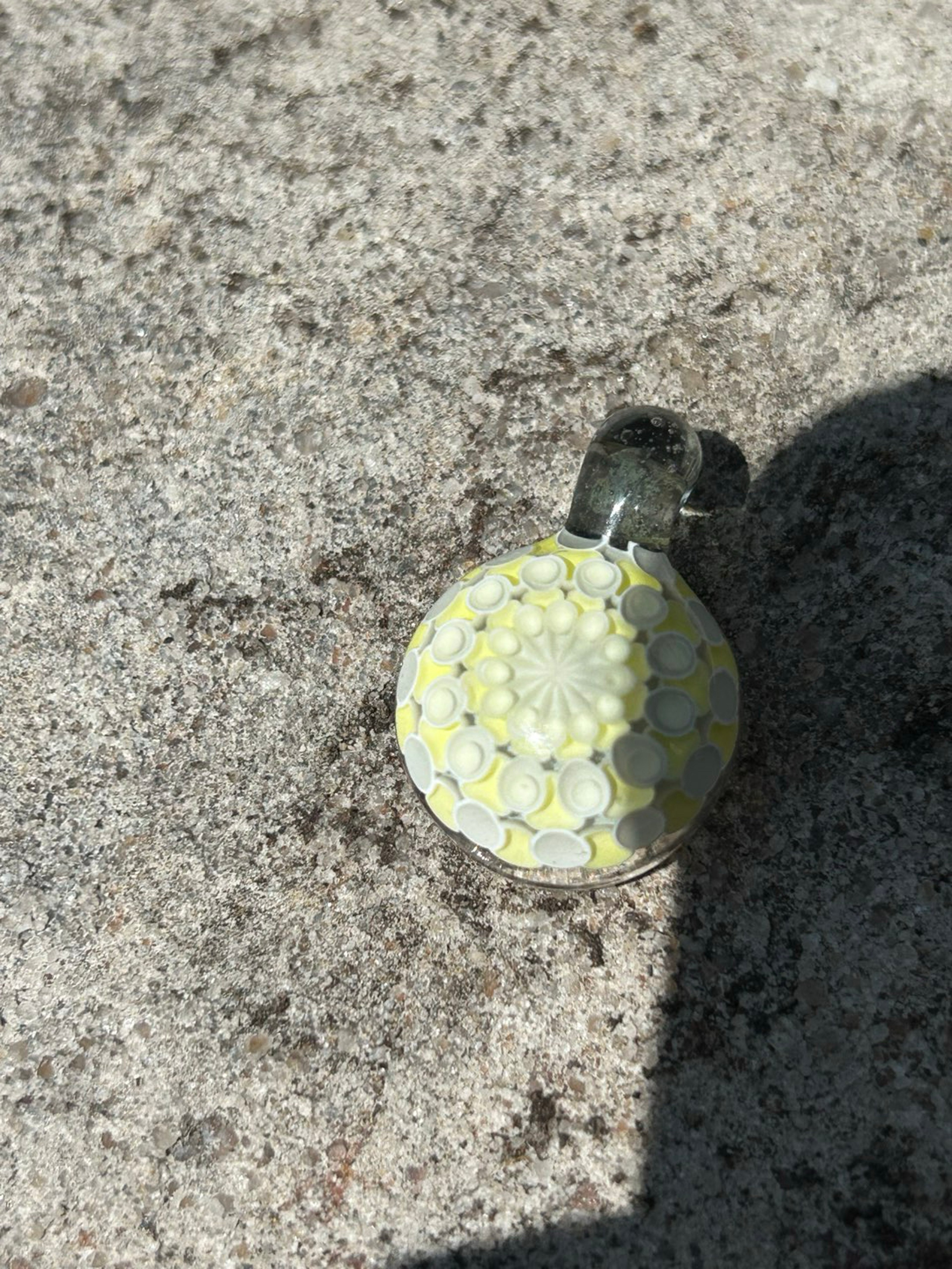 Preview pic of Mini Olour glass pendant