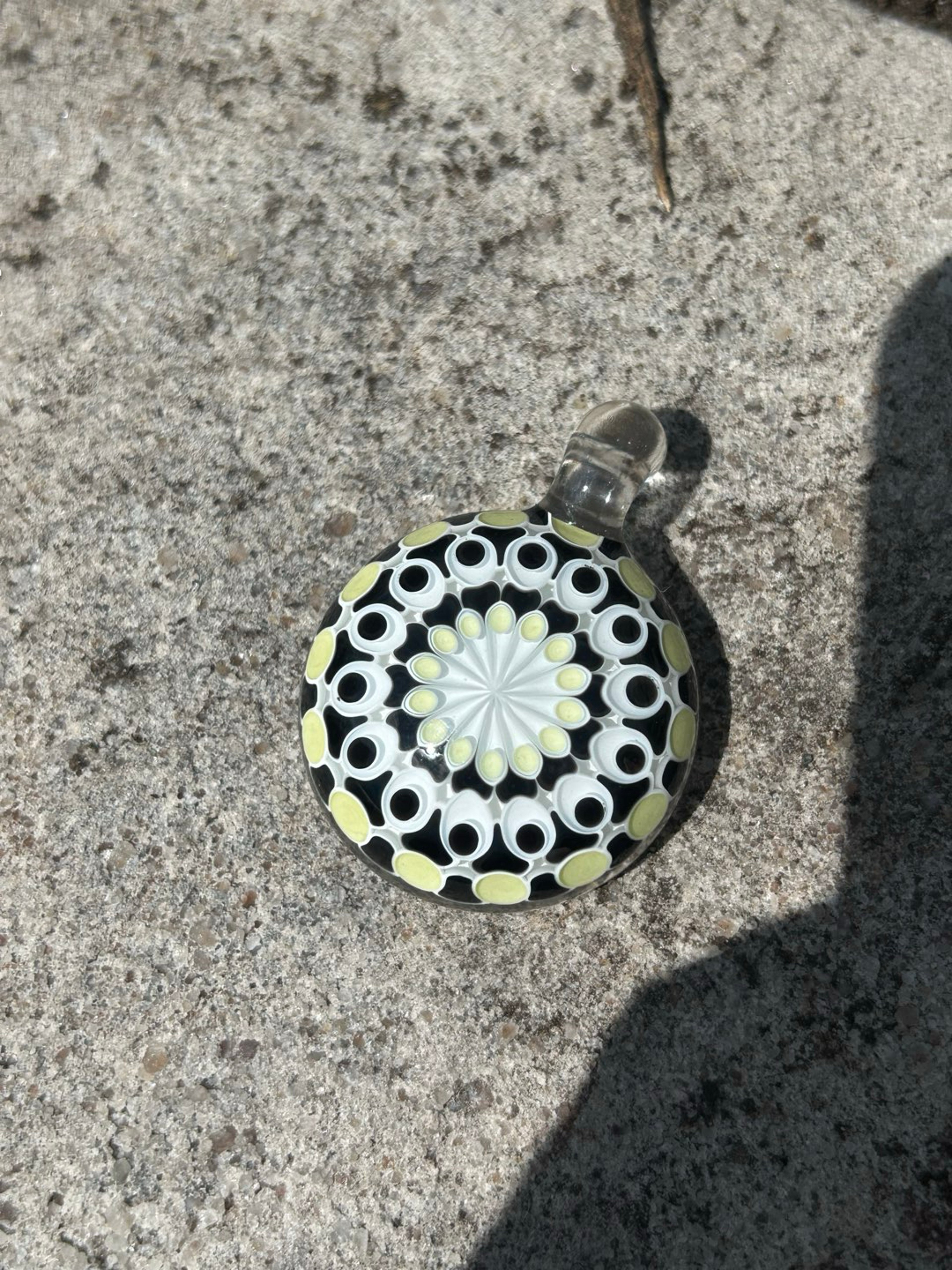Preview pic of Full size Olour glass pendant