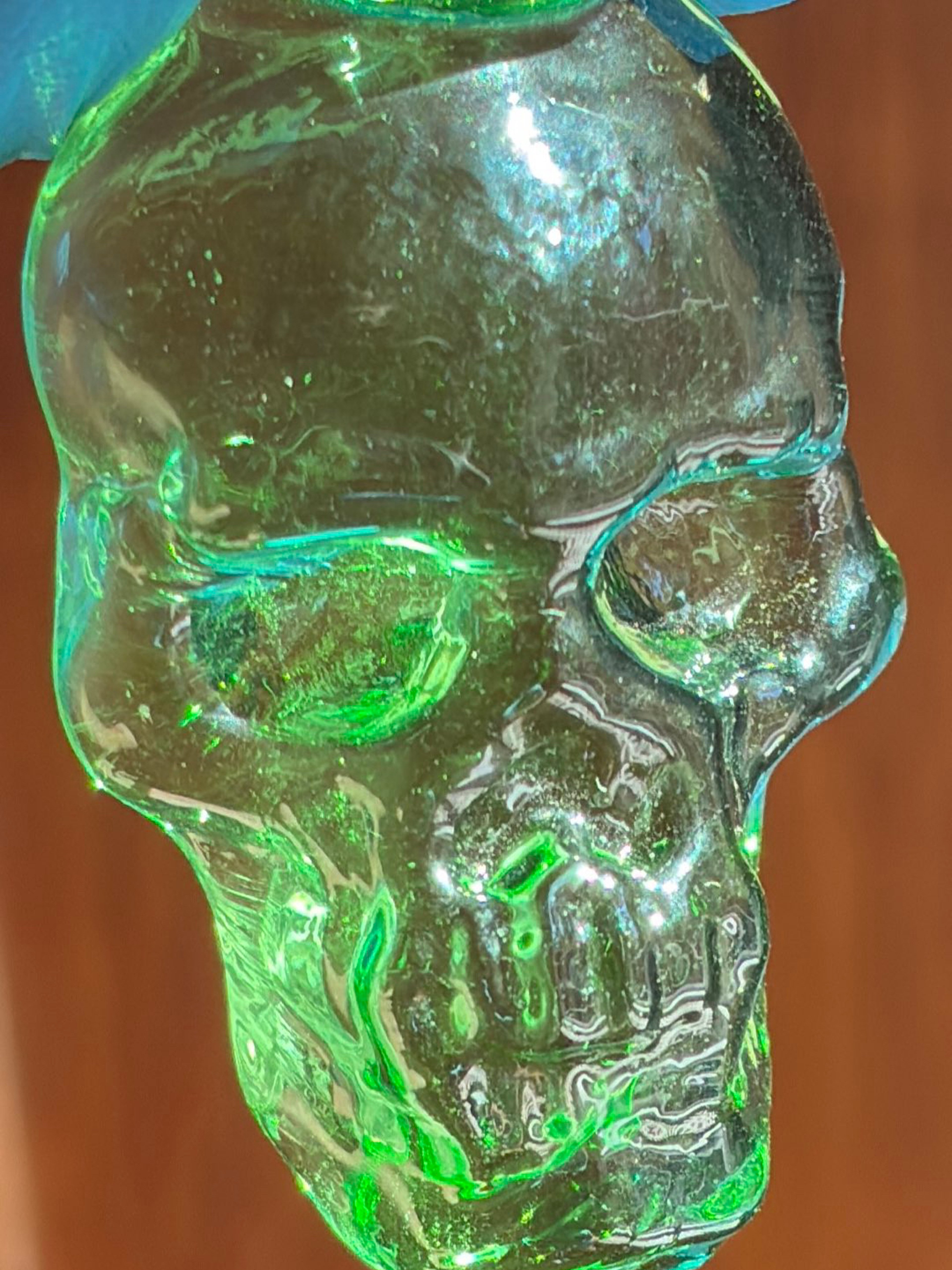 Preview pic of Green skull pendant