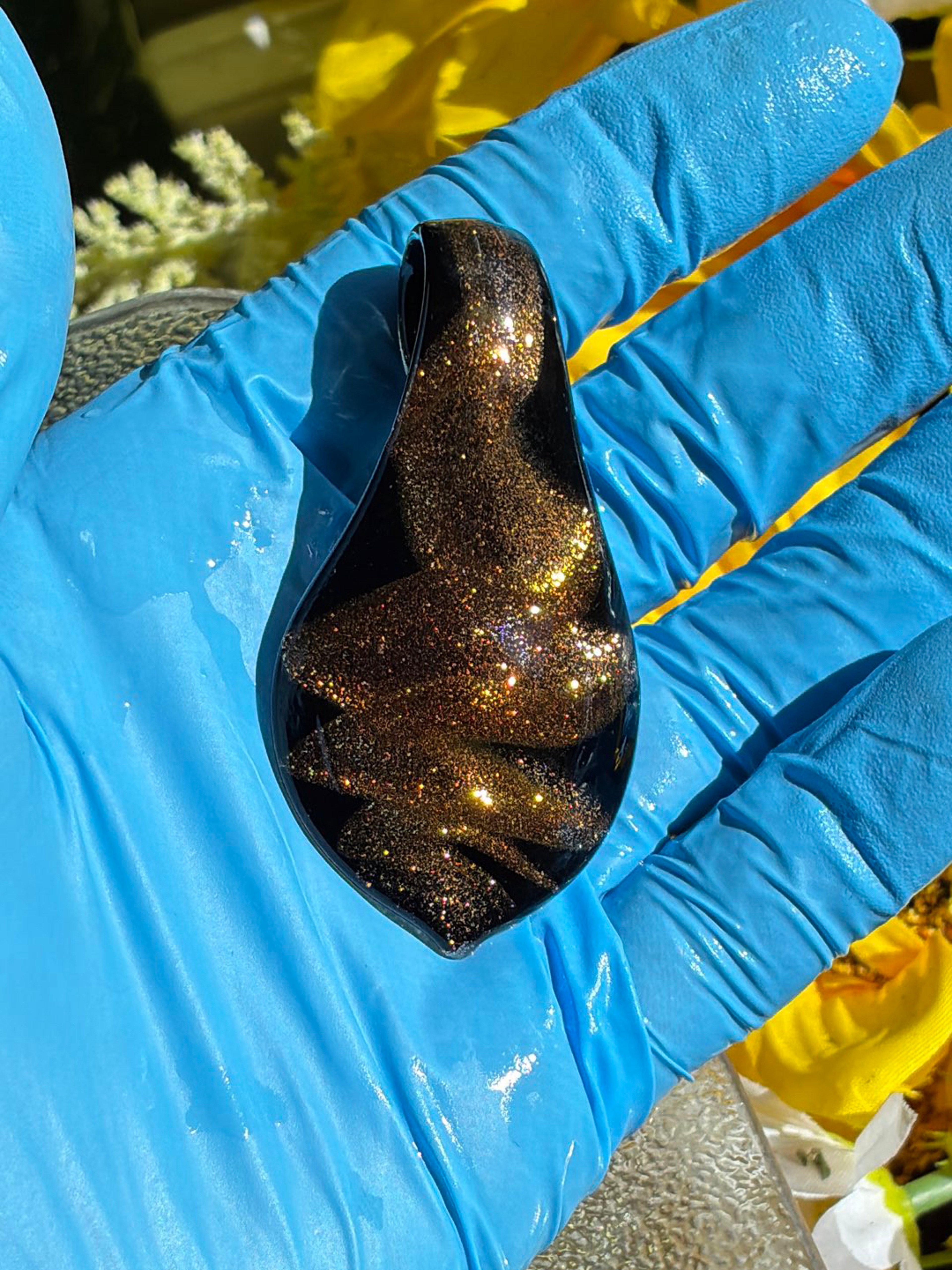 Preview pic of Black and gold flake pendant
