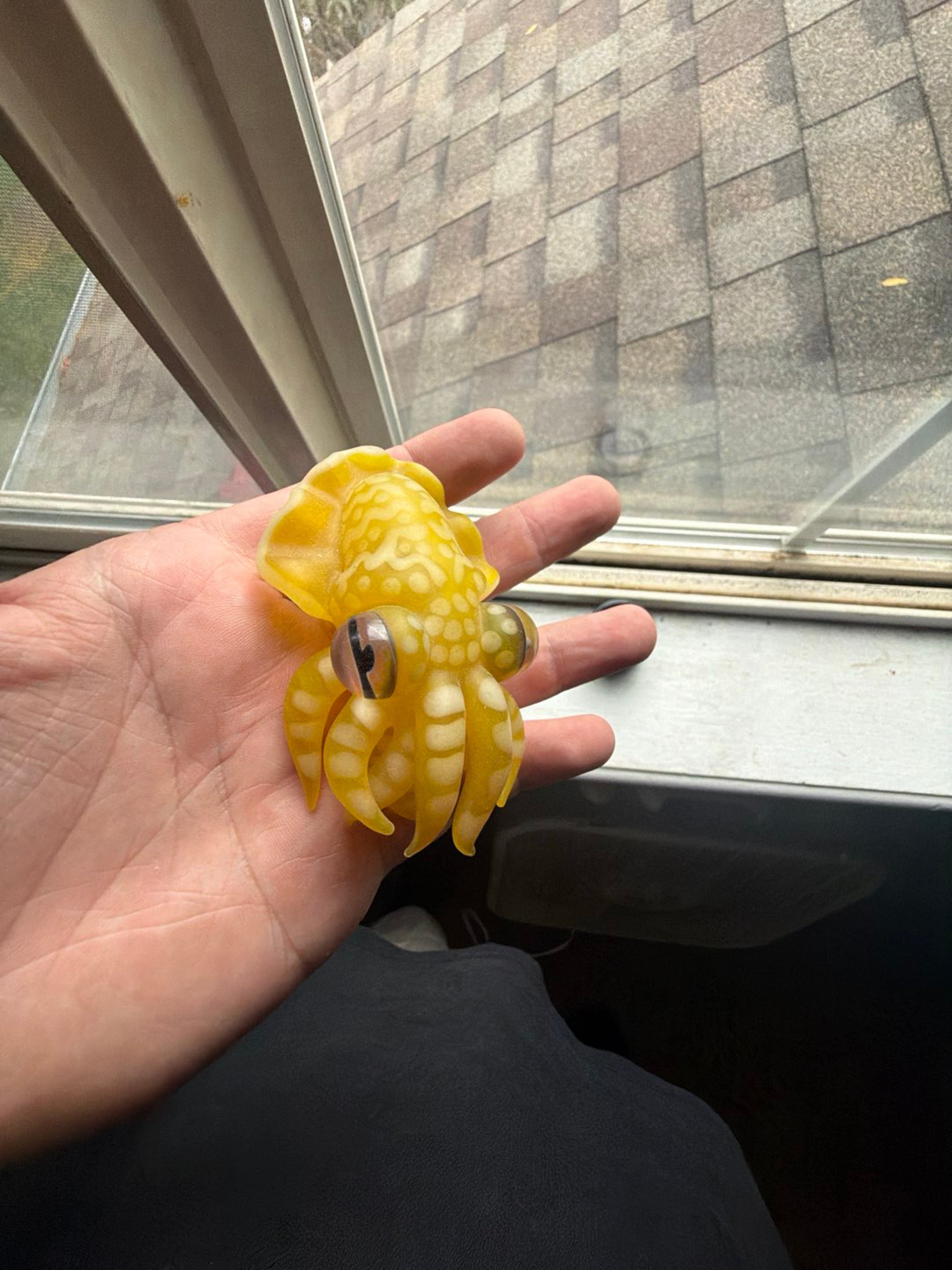 Preview pic of Mako cuddle fish pendant
